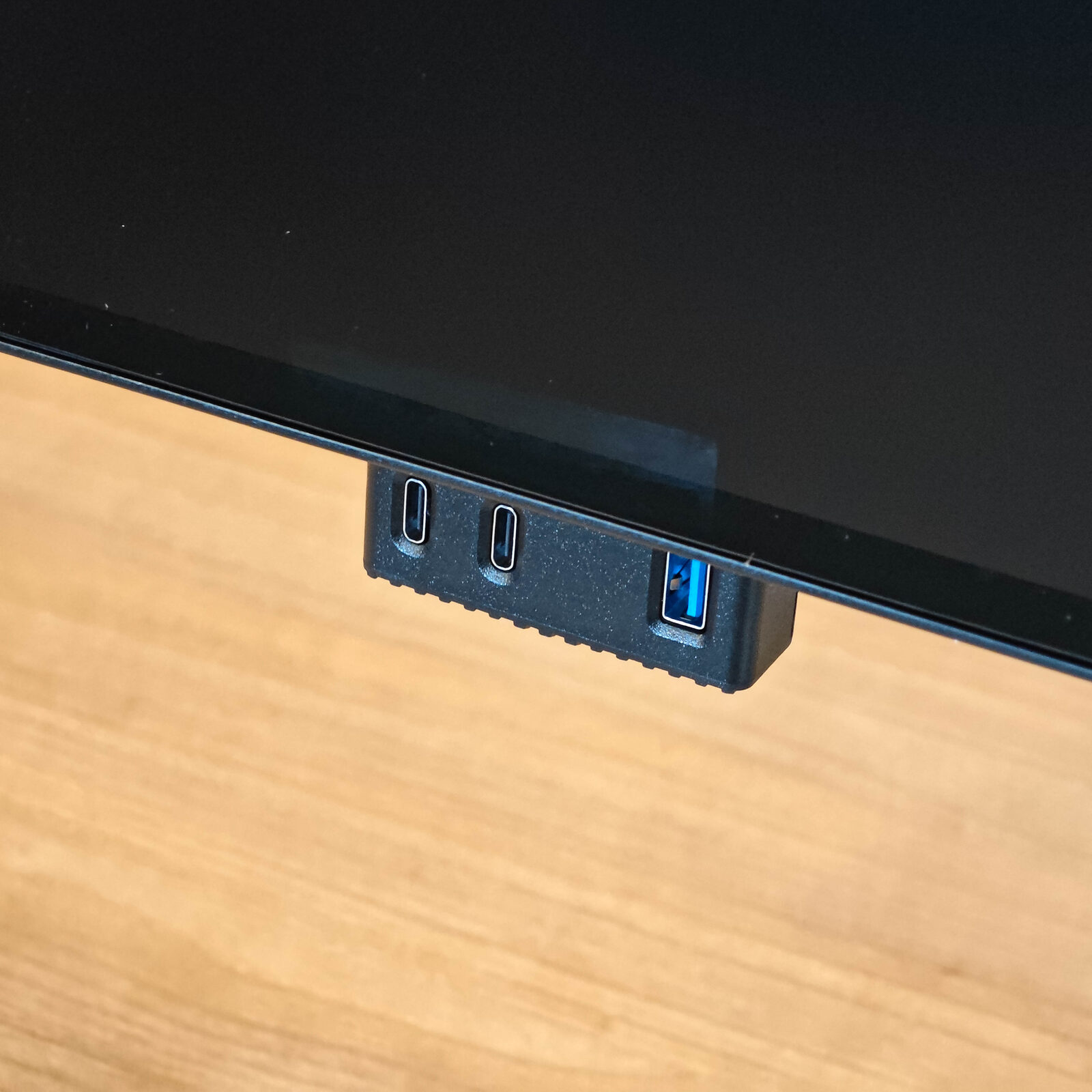 ภาพแกะกล่องสินค้า (Unboxing) แสดงสินค้าจริงและอุปกรณ์ภายในกล่อง ภาพที่ 10