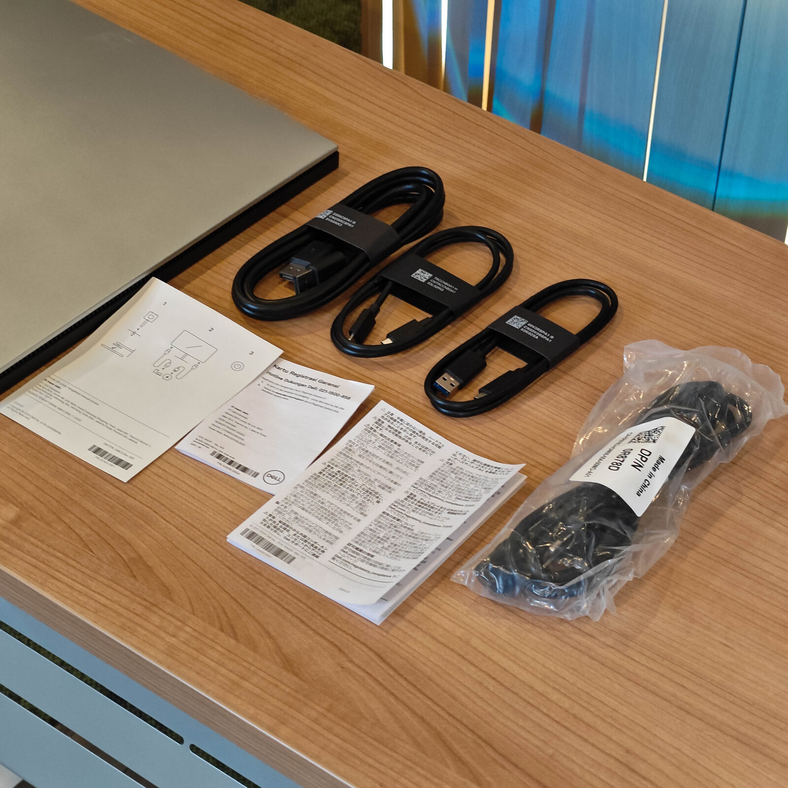 ภาพแกะกล่องสินค้า (Unboxing) แสดงสินค้าจริงและอุปกรณ์ภายในกล่อง ภาพที่ 3