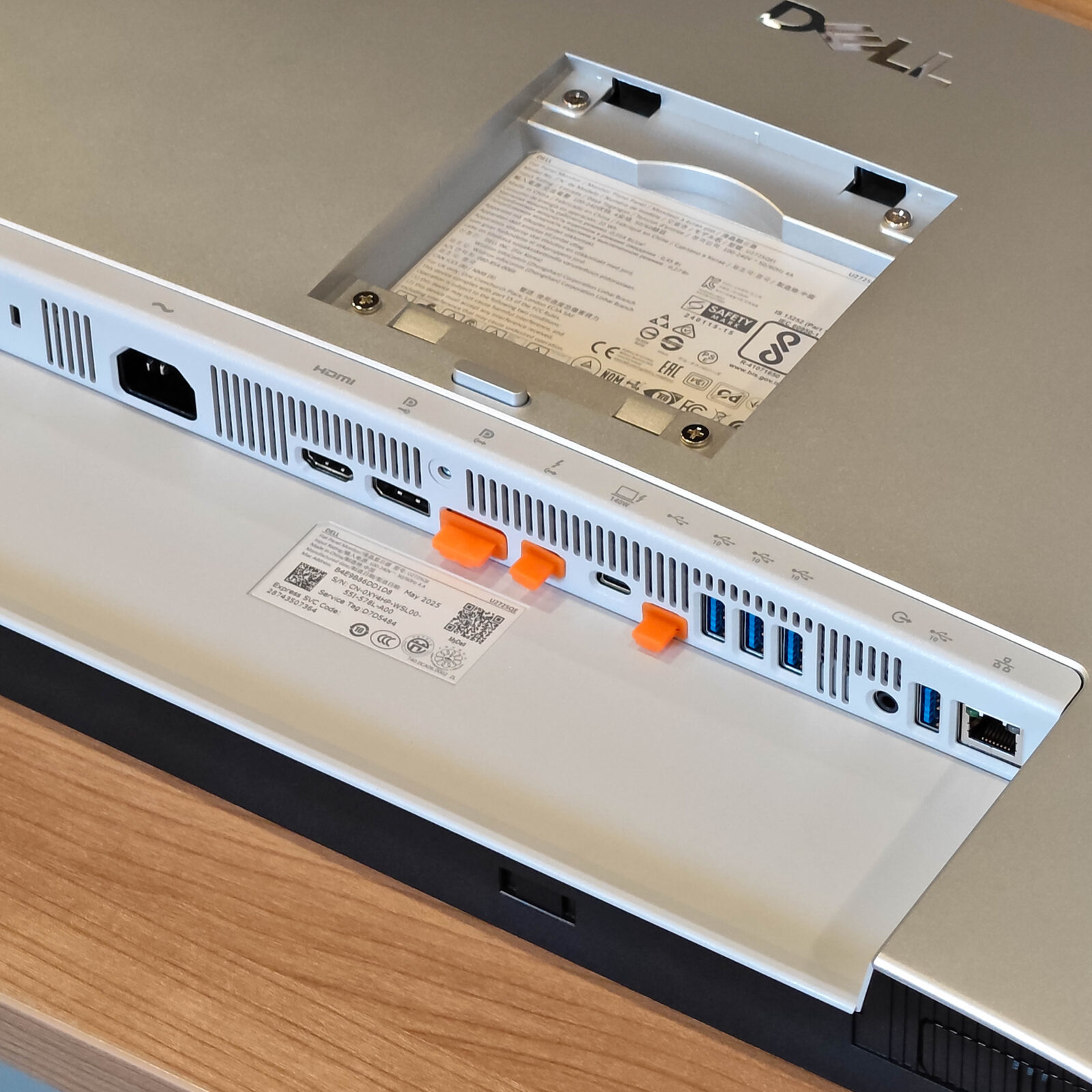 ภาพแกะกล่องสินค้า (Unboxing) แสดงสินค้าจริงและอุปกรณ์ภายในกล่อง ภาพที่ 5