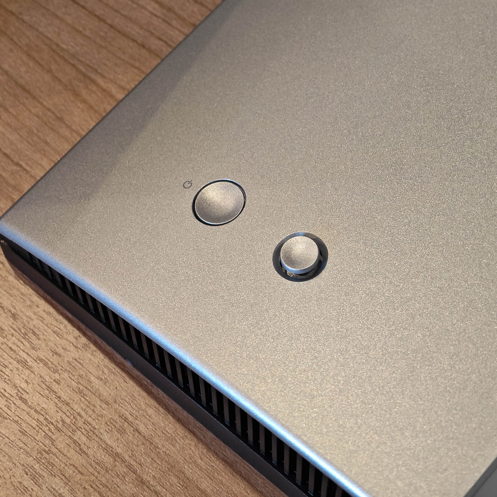 ภาพแกะกล่องสินค้า (Unboxing) แสดงสินค้าจริงและอุปกรณ์ภายในกล่อง ภาพที่ 6