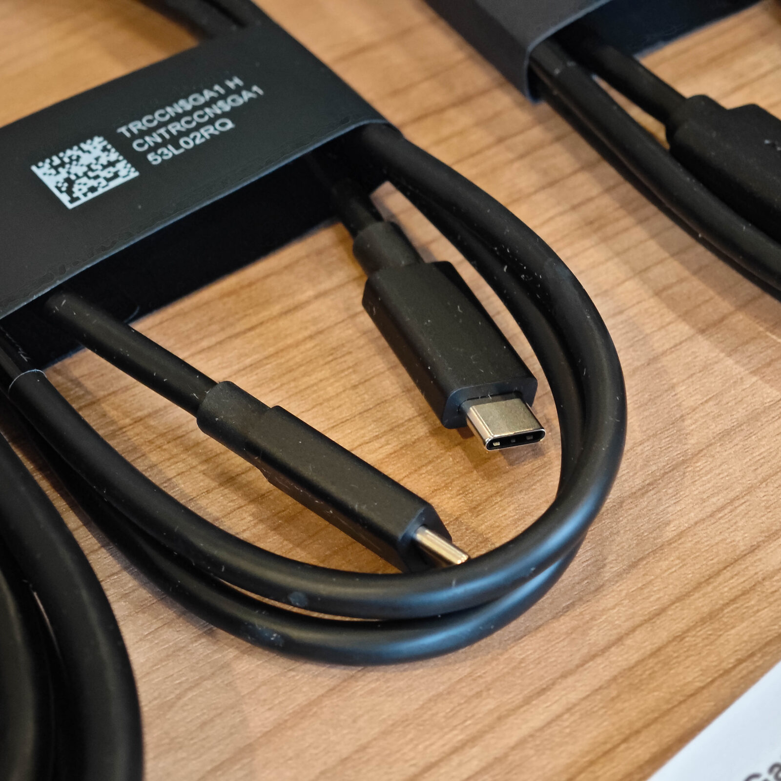 ภาพแกะกล่องสินค้า (Unboxing) แสดงสินค้าจริงและอุปกรณ์ภายในกล่อง ภาพที่ 8