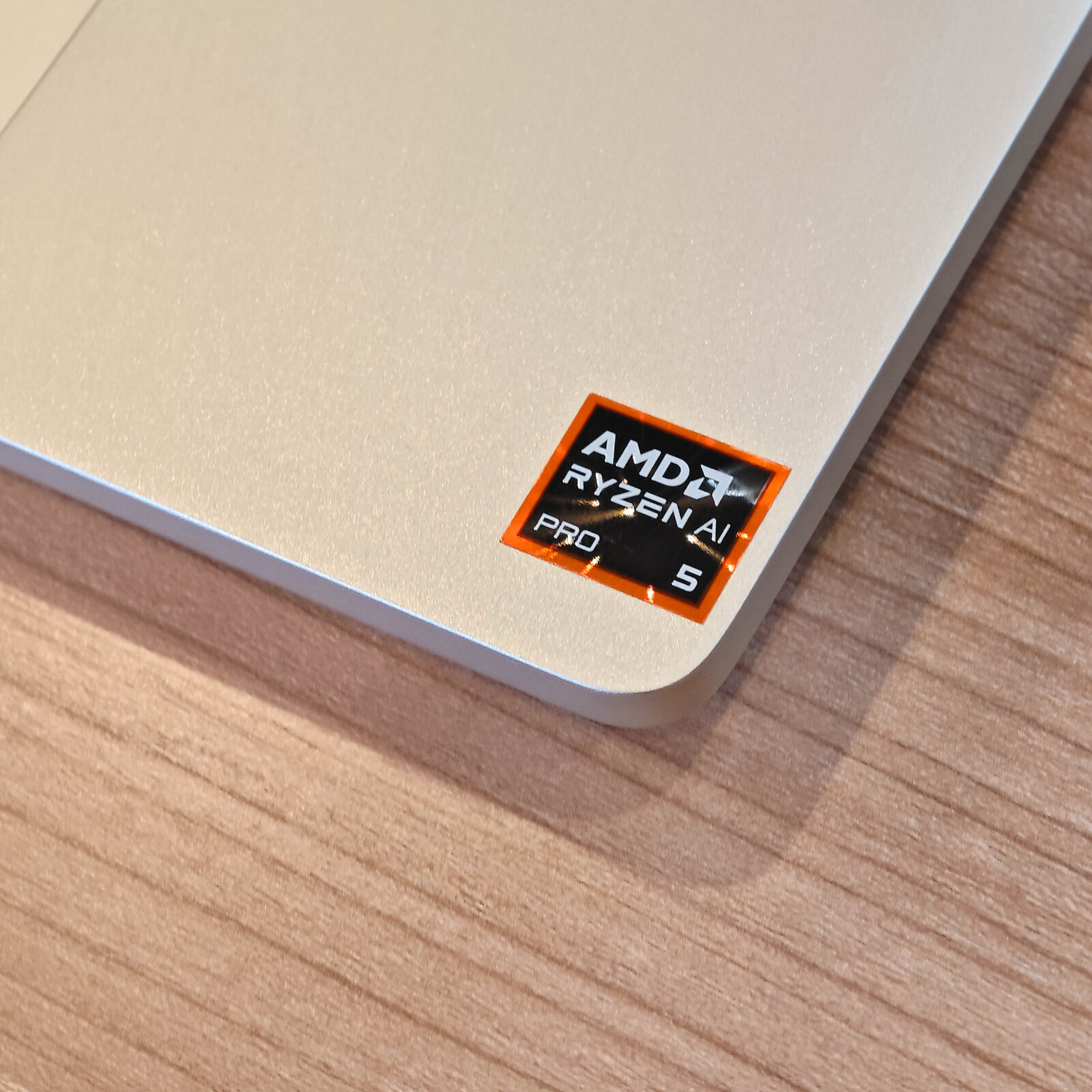 ภาพแกะกล่องสินค้า (Unboxing) แสดงสินค้าจริงและอุปกรณ์ภายในกล่อง ภาพที่ 7