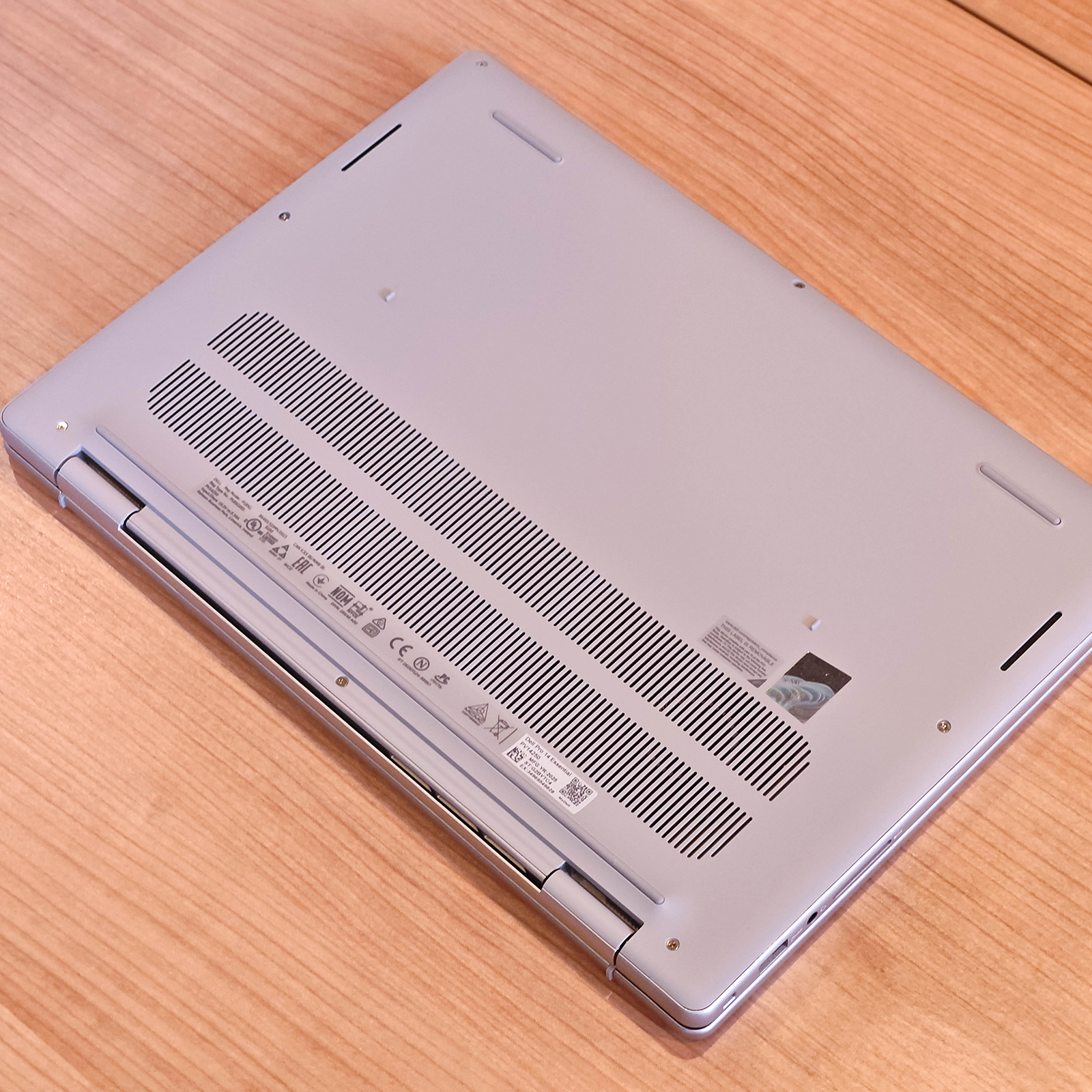 ภาพแกะกล่องสินค้า (Unboxing) แสดงสินค้าจริงและอุปกรณ์ภายในกล่อง ภาพที่ 5