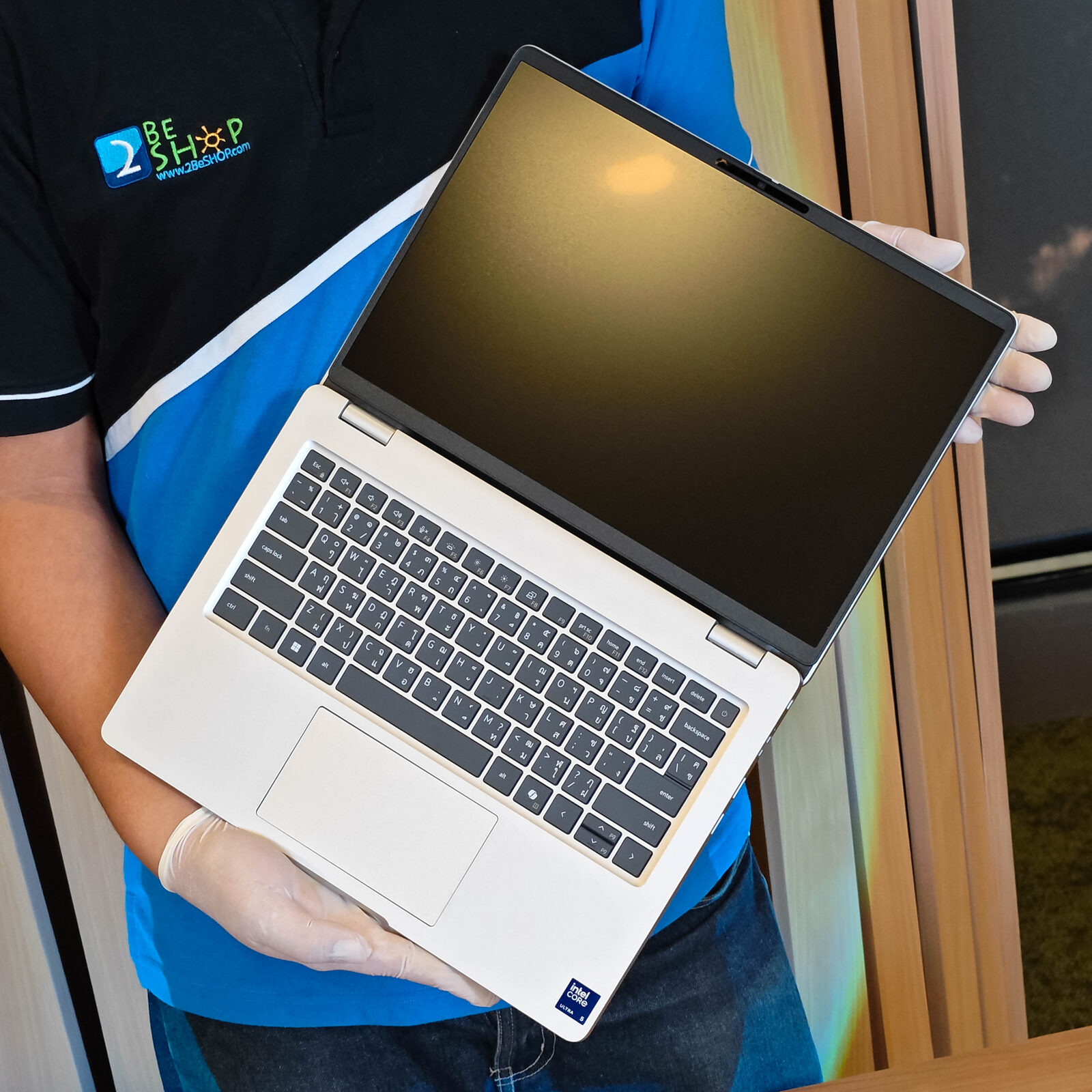 ภาพแกะกล่องสินค้า (Unboxing) แสดงสินค้าจริงและอุปกรณ์ภายในกล่อง ภาพที่ 1