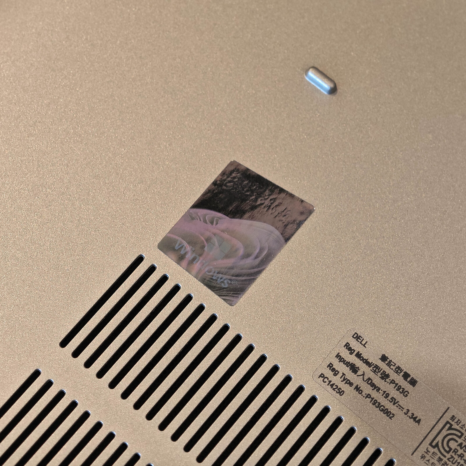 ภาพแกะกล่องสินค้า (Unboxing) แสดงสินค้าจริงและอุปกรณ์ภายในกล่อง ภาพที่ 10