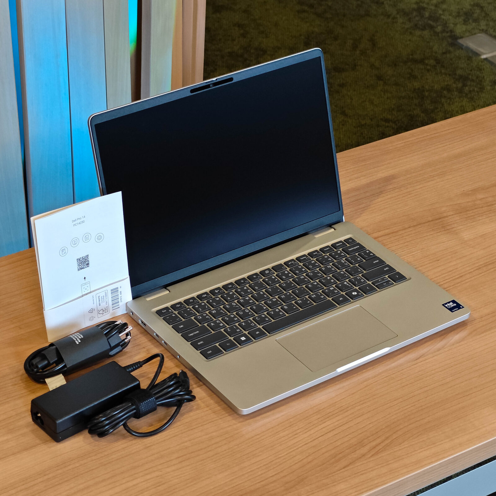 ภาพแกะกล่องสินค้า (Unboxing) แสดงสินค้าจริงและอุปกรณ์ภายในกล่อง ภาพที่ 2