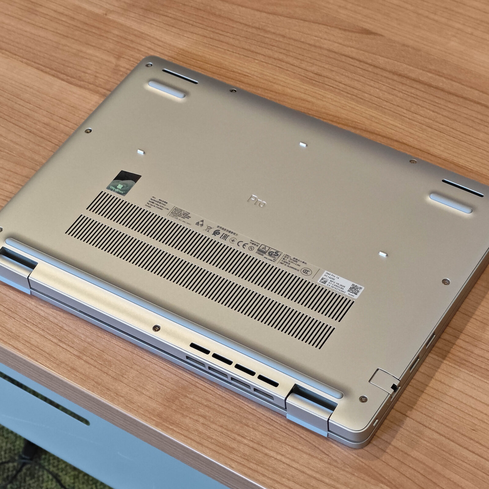 ภาพแกะกล่องสินค้า (Unboxing) แสดงสินค้าจริงและอุปกรณ์ภายในกล่อง ภาพที่ 3