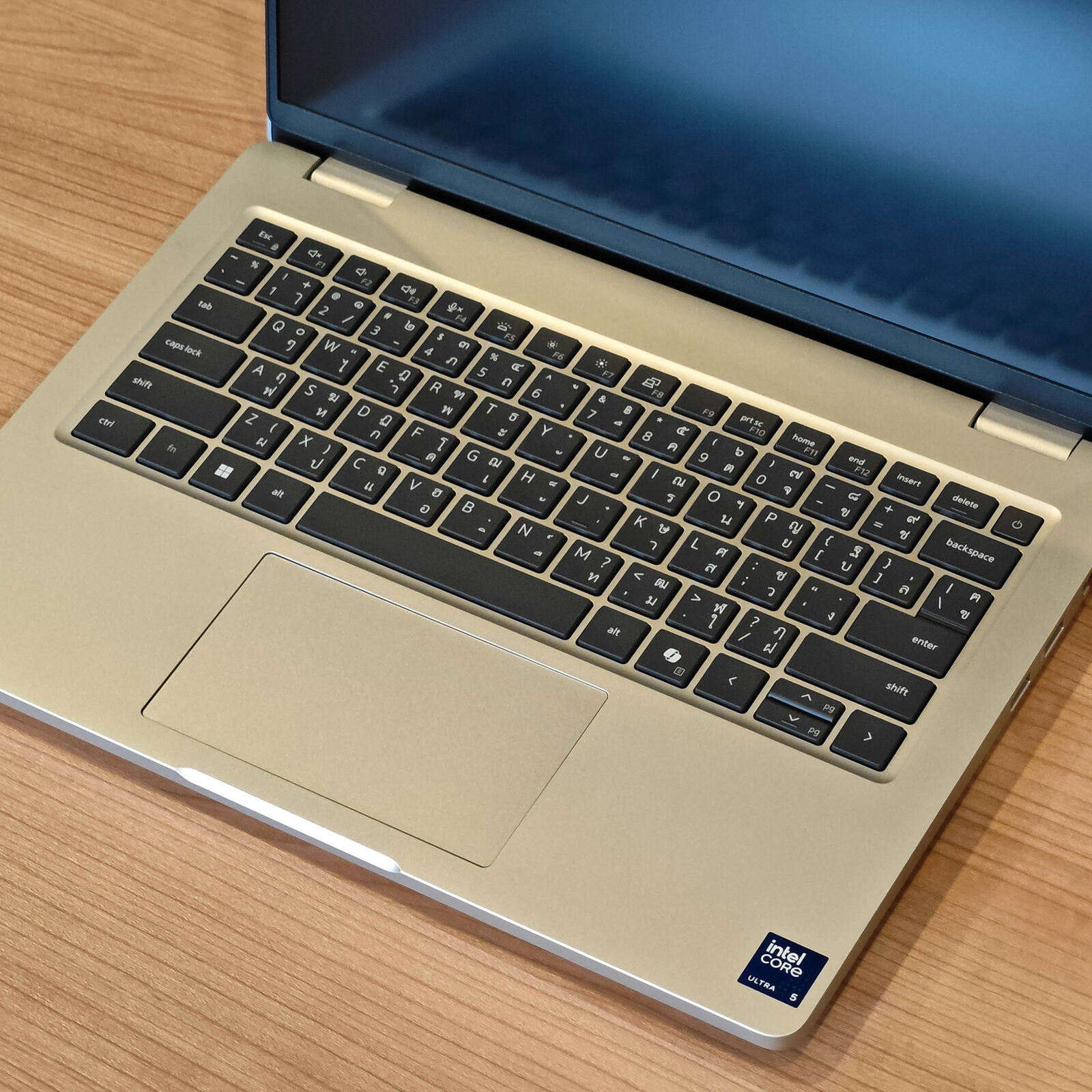 ภาพแกะกล่องสินค้า (Unboxing) แสดงสินค้าจริงและอุปกรณ์ภายในกล่อง ภาพที่ 4