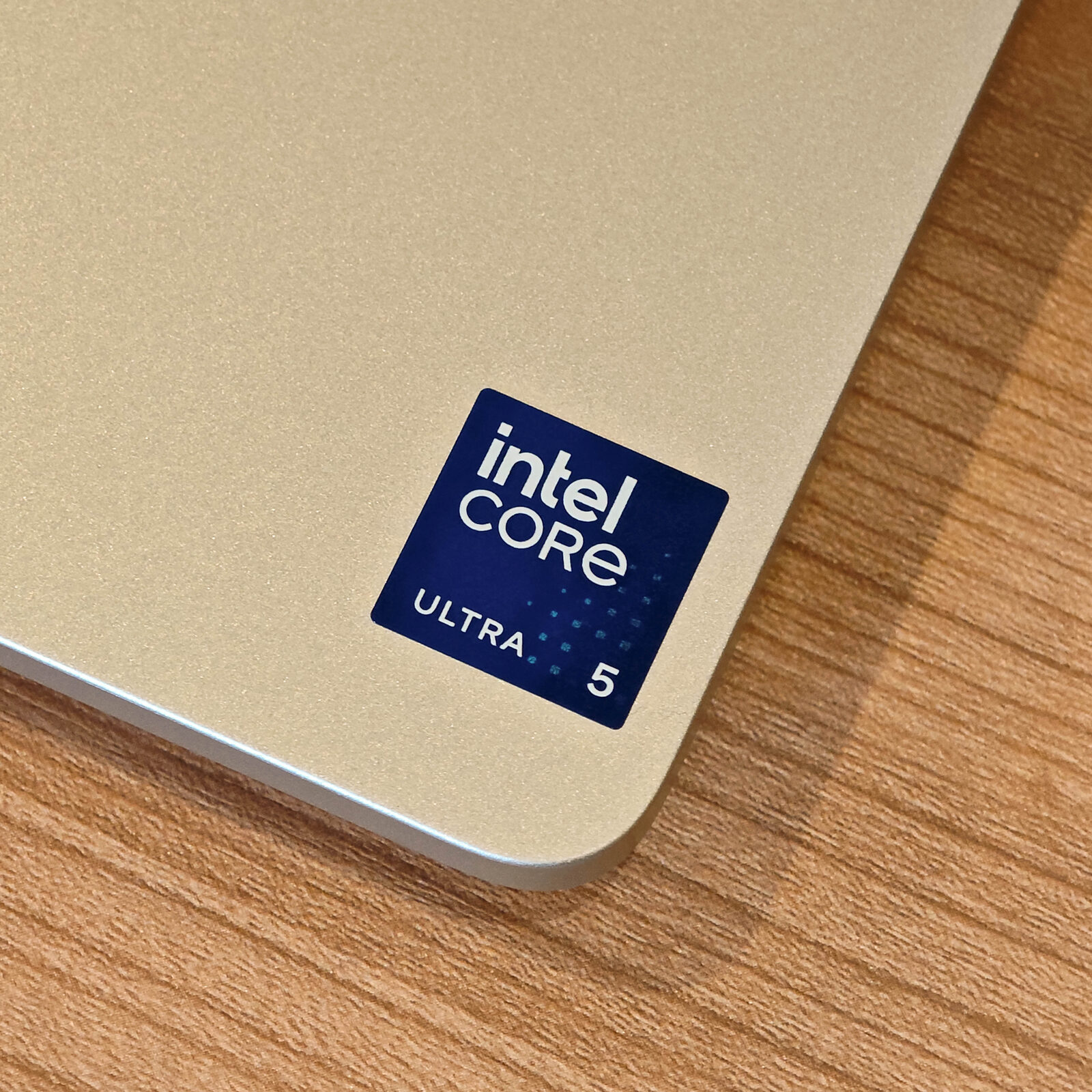 ภาพแกะกล่องสินค้า (Unboxing) แสดงสินค้าจริงและอุปกรณ์ภายในกล่อง ภาพที่ 9