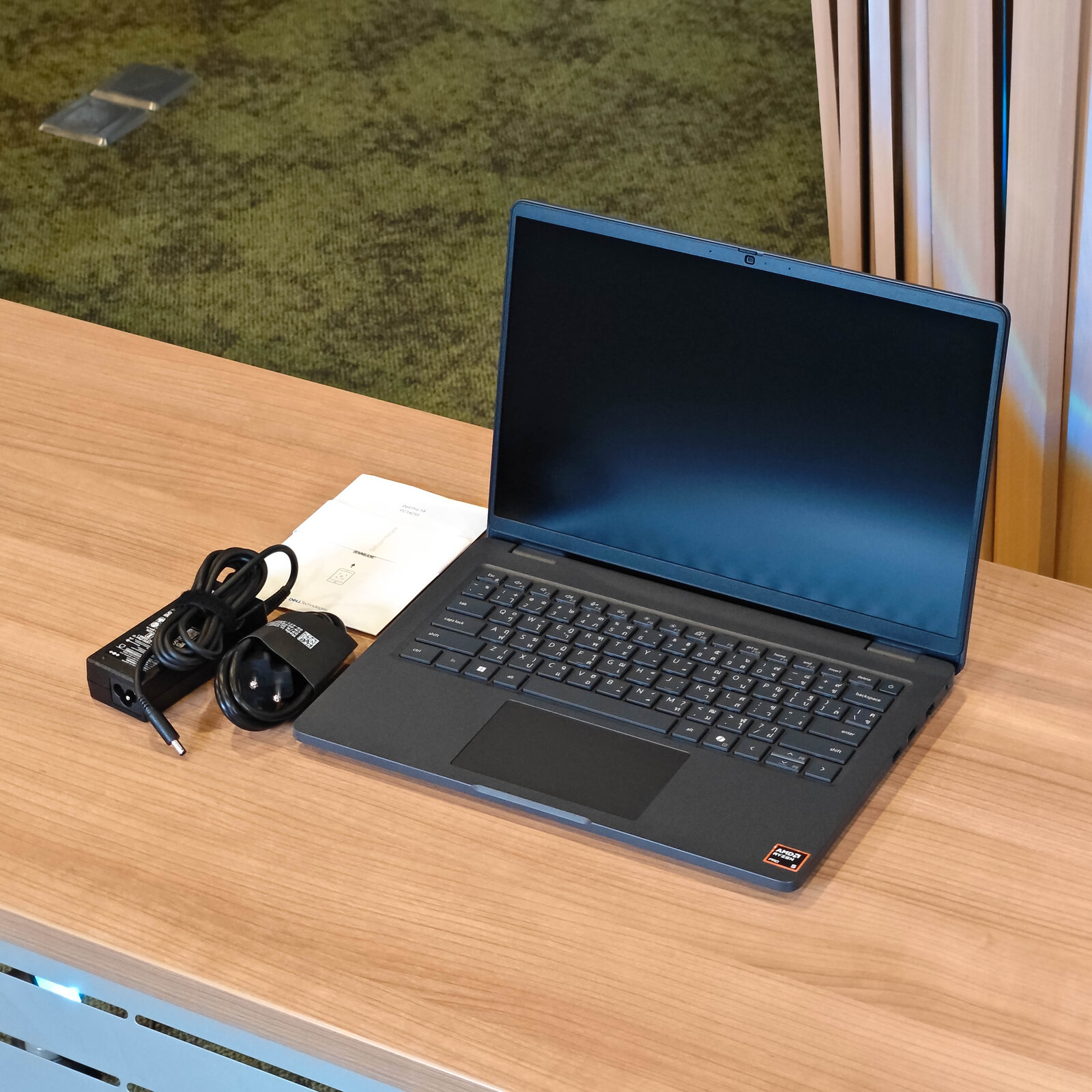 ภาพแกะกล่องสินค้า (Unboxing) แสดงสินค้าจริงและอุปกรณ์ภายในกล่อง ภาพที่ 2