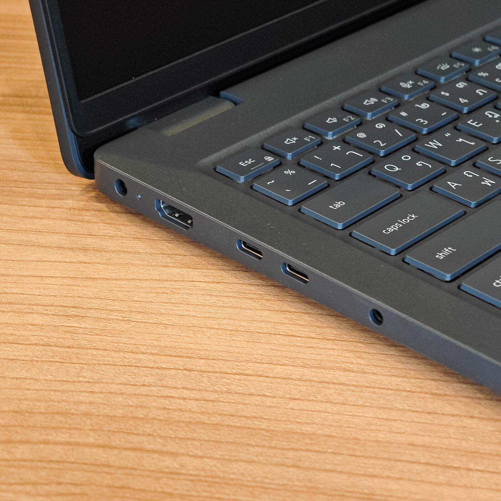 ภาพแกะกล่องสินค้า (Unboxing) แสดงสินค้าจริงและอุปกรณ์ภายในกล่อง ภาพที่ 9