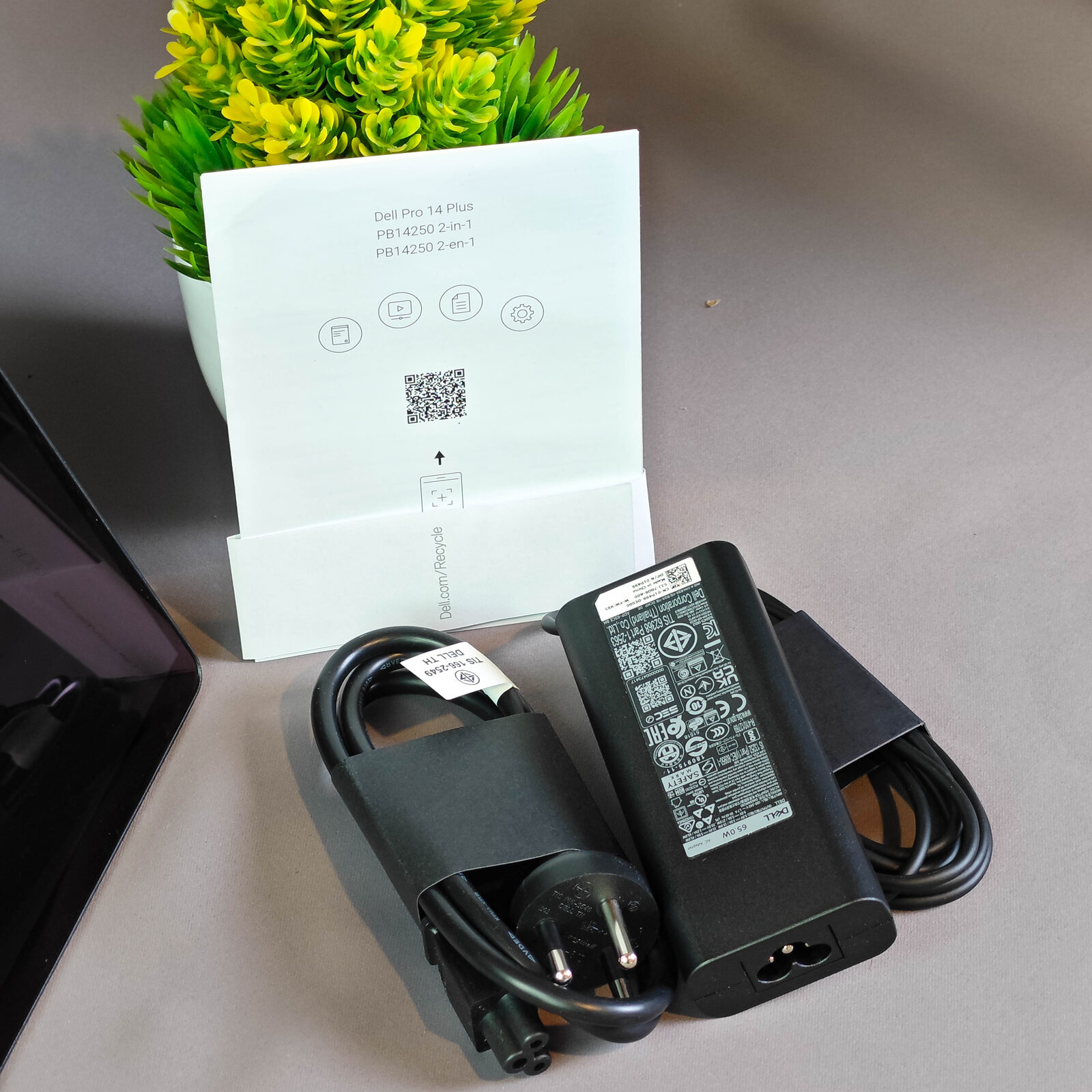 ภาพแกะกล่องสินค้า (Unboxing) แสดงสินค้าจริงและอุปกรณ์ภายในกล่อง ภาพที่ 3