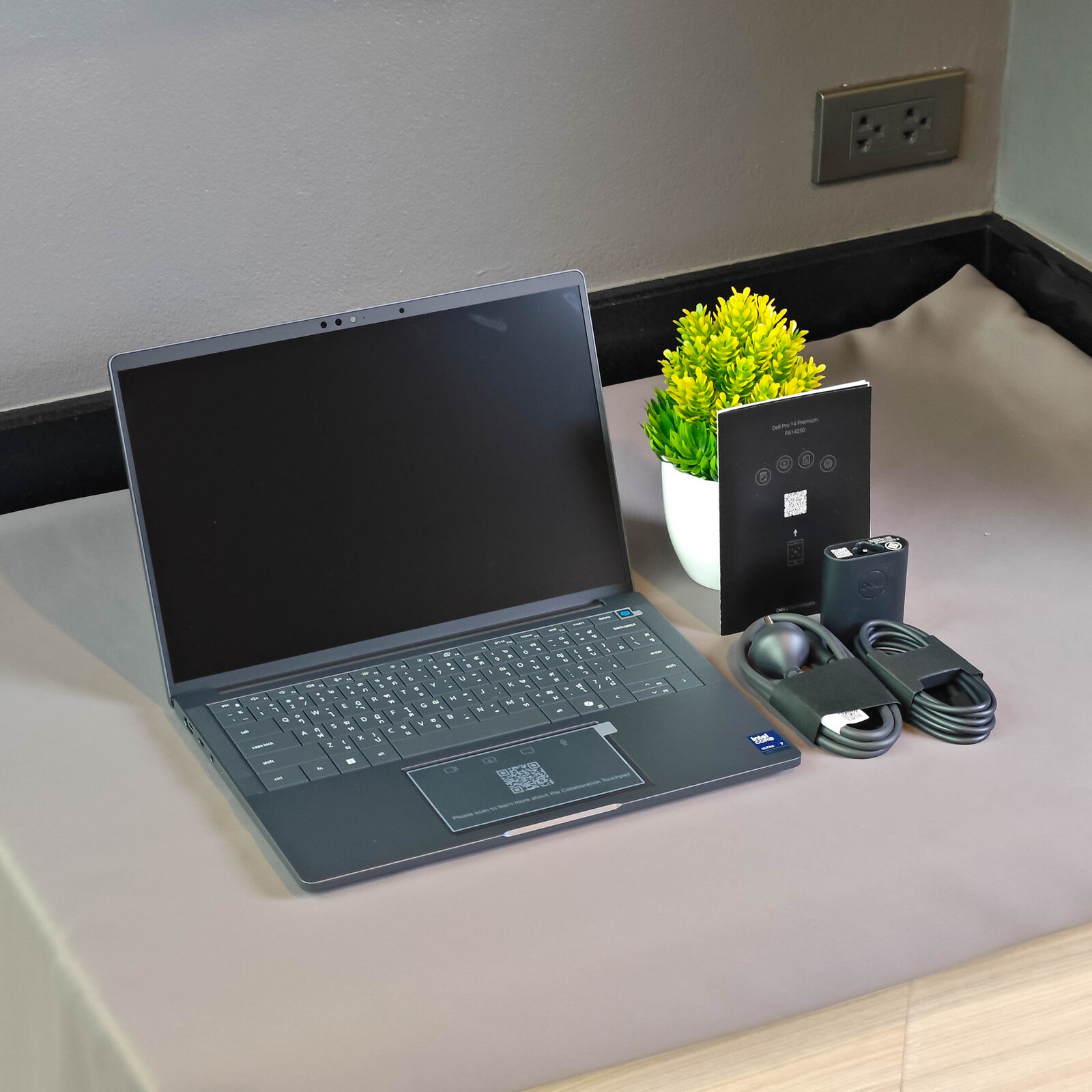 ภาพแกะกล่องสินค้า (Unboxing) แสดงสินค้าจริงและอุปกรณ์ภายในกล่อง ภาพที่ 1