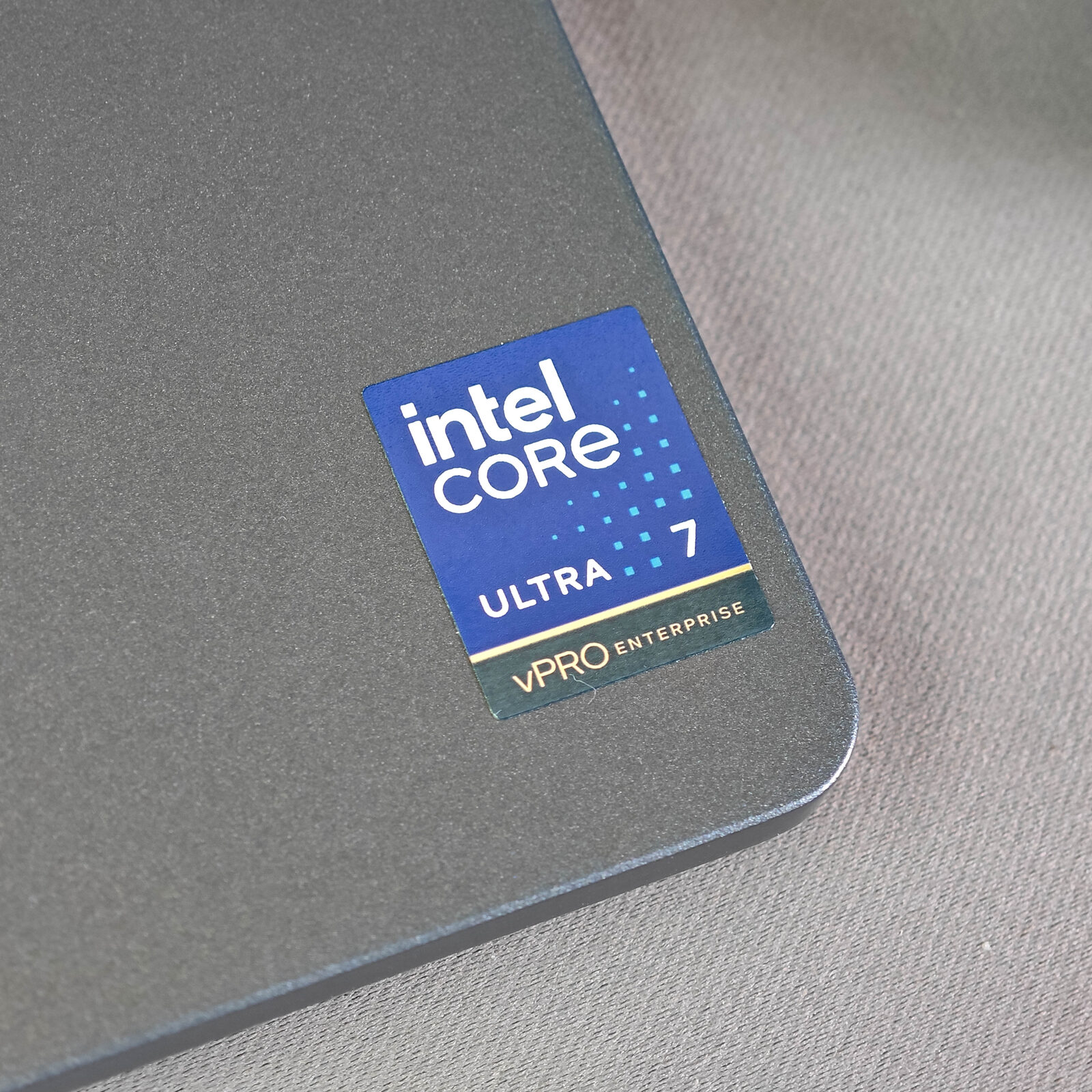 ภาพแกะกล่องสินค้า (Unboxing) แสดงสินค้าจริงและอุปกรณ์ภายในกล่อง ภาพที่ 8