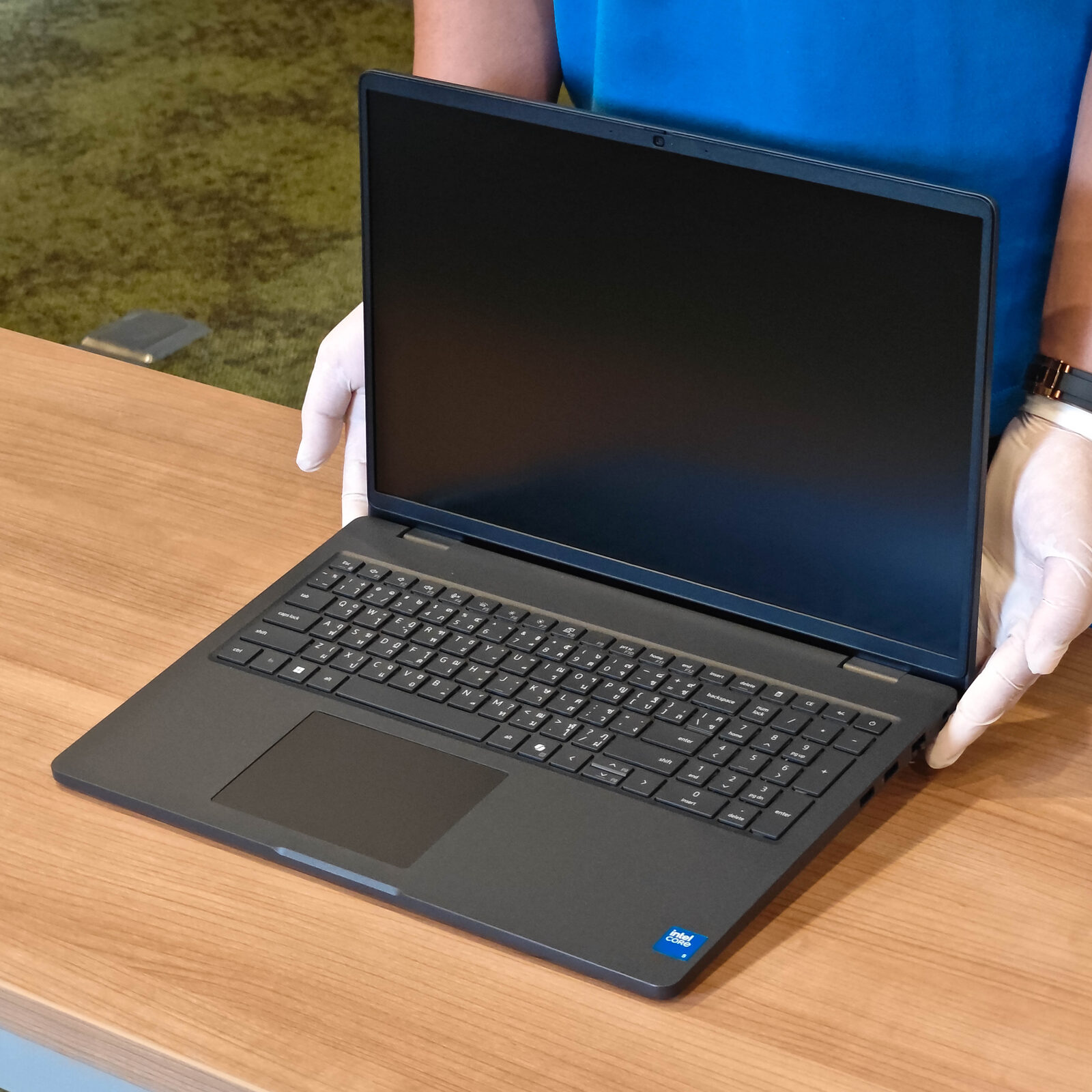 ภาพแกะกล่องสินค้า (Unboxing) แสดงสินค้าจริงและอุปกรณ์ภายในกล่อง ภาพที่ 1