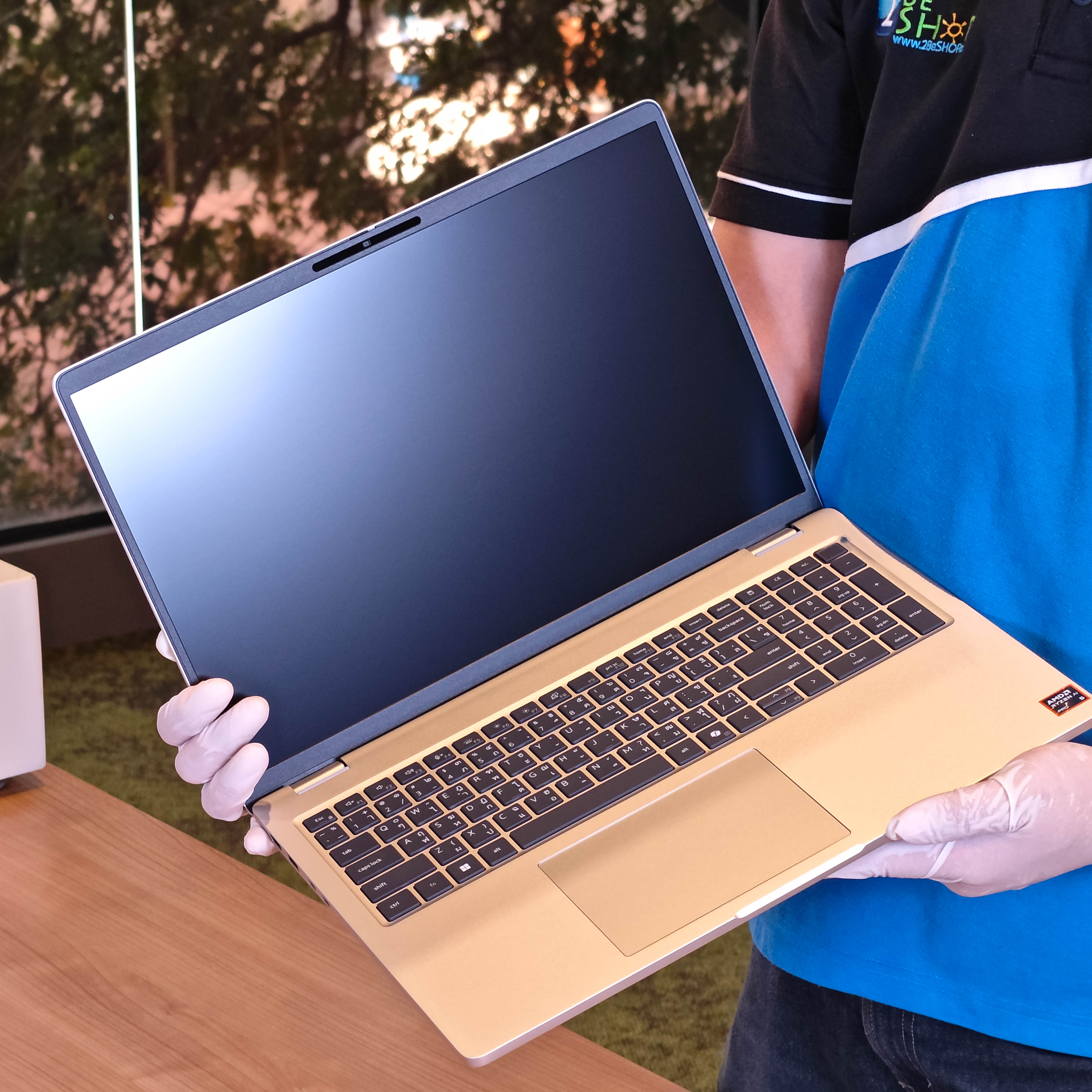 ภาพแกะกล่องสินค้า (Unboxing) แสดงสินค้าจริงและอุปกรณ์ภายในกล่อง ภาพที่ 1