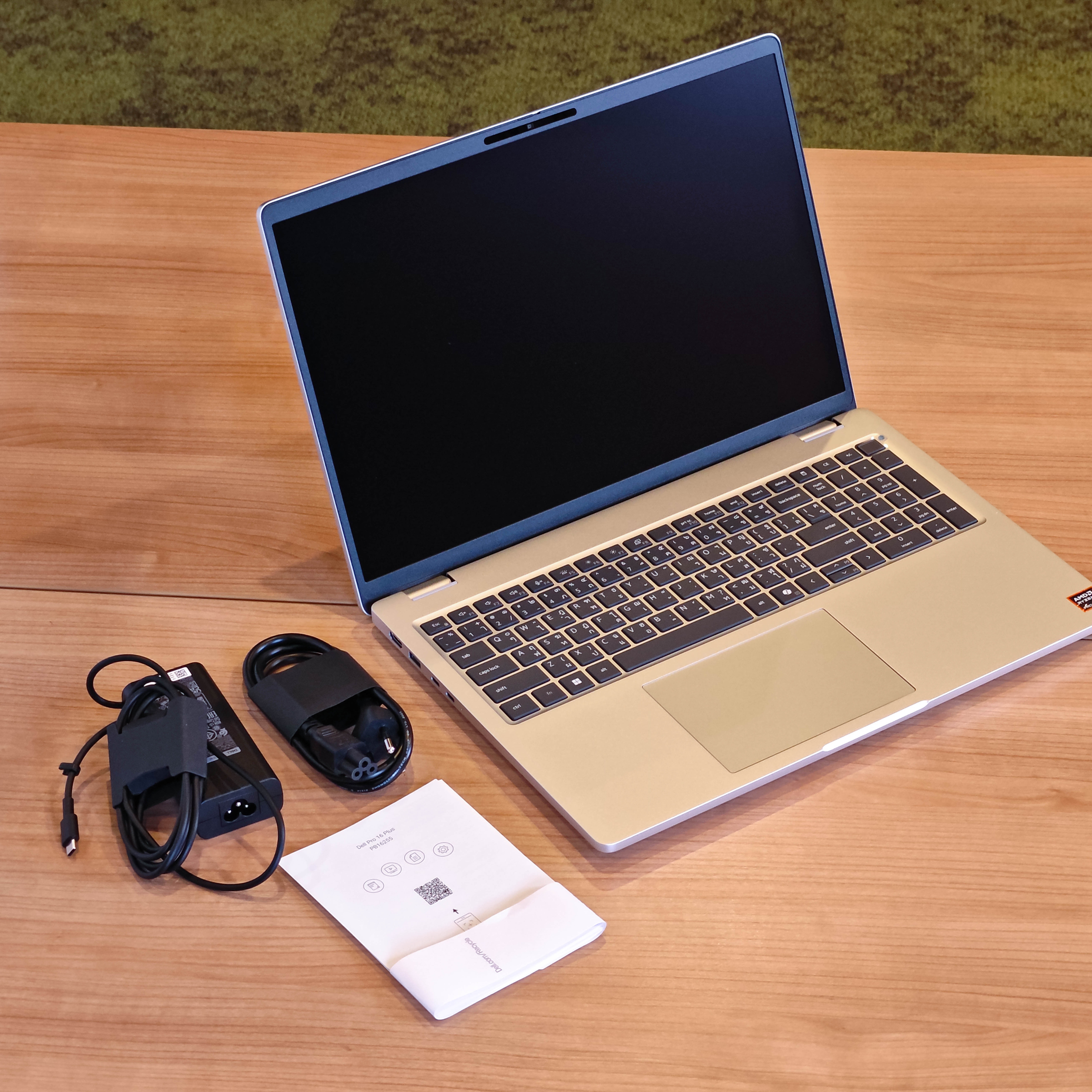 ภาพแกะกล่องสินค้า (Unboxing) แสดงสินค้าจริงและอุปกรณ์ภายในกล่อง ภาพที่ 2