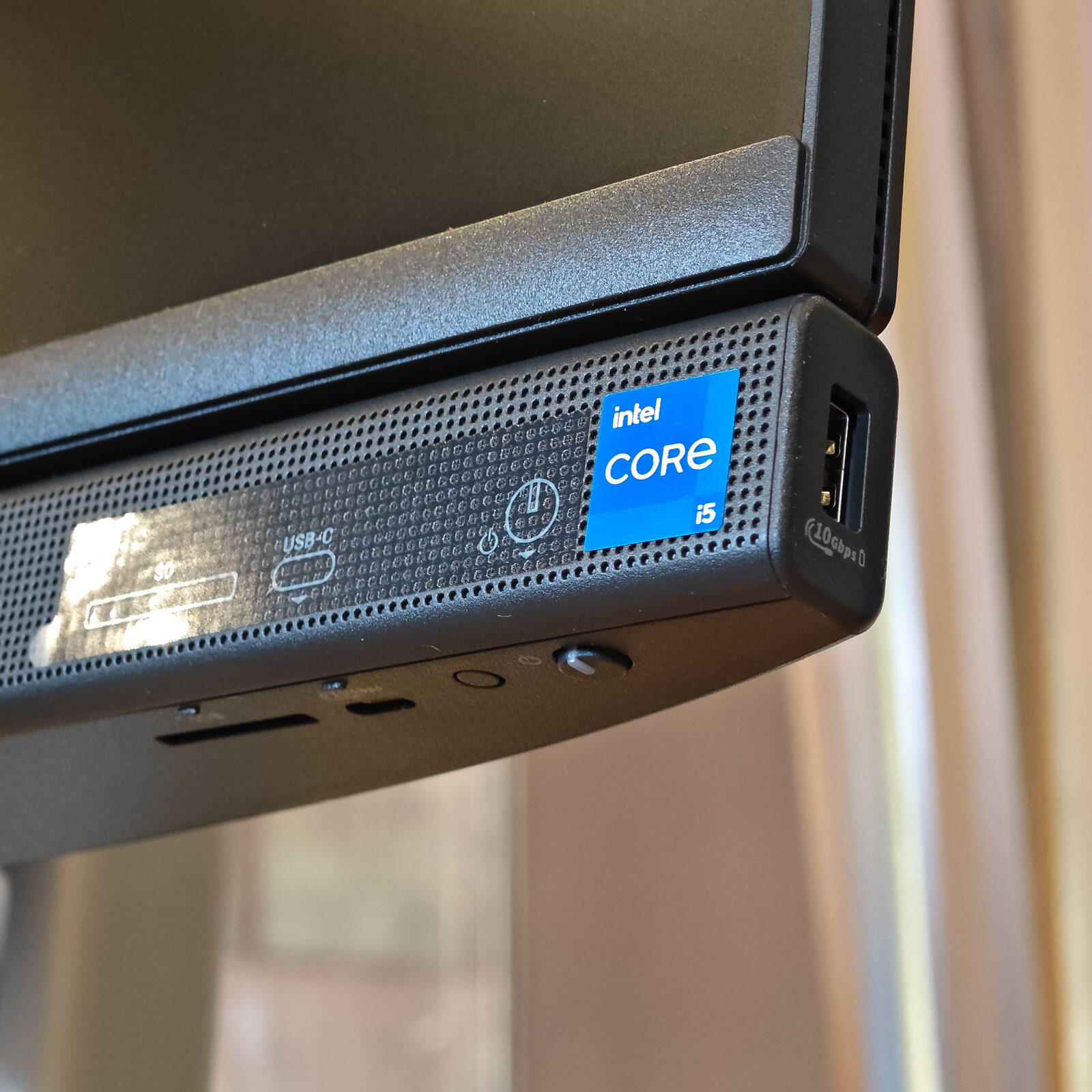 ภาพแกะกล่องสินค้า (Unboxing) แสดงสินค้าจริงและอุปกรณ์ภายในกล่อง ภาพที่ 5