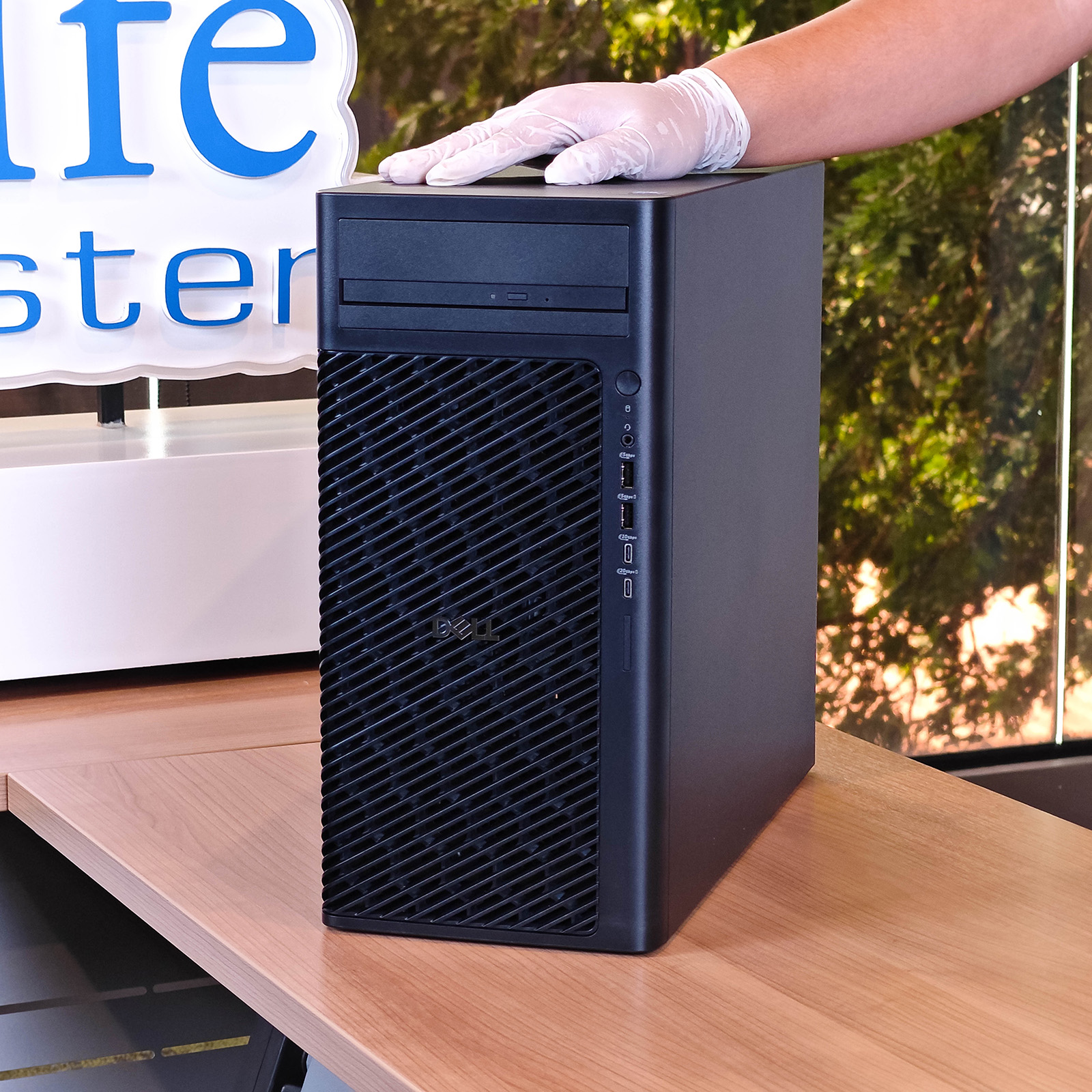 ภาพแกะกล่องสินค้า (Unboxing) แสดงสินค้าจริงและอุปกรณ์ภายในกล่อง ภาพที่ 1