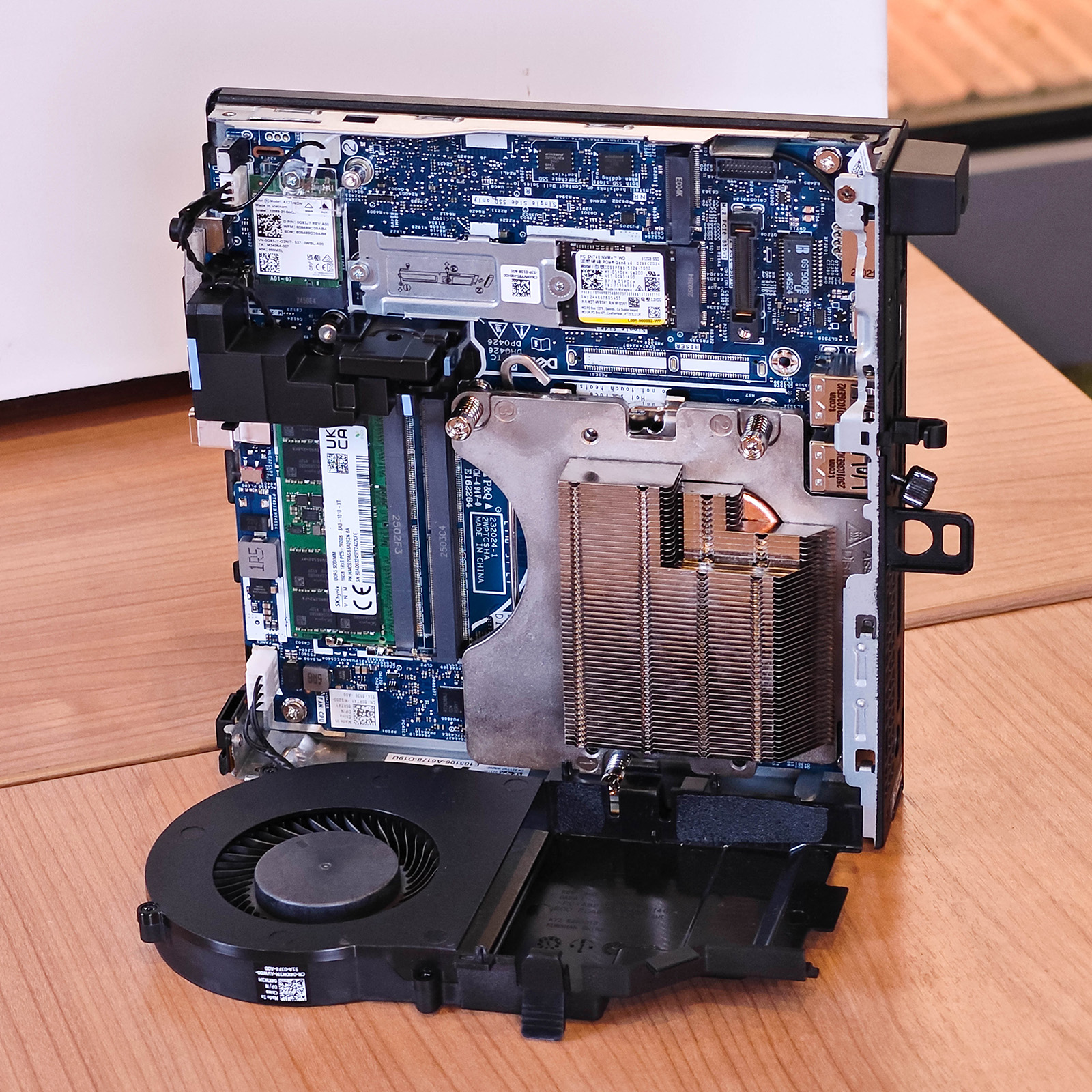 ภาพแกะกล่องสินค้า (Unboxing) แสดงสินค้าจริงและอุปกรณ์ภายในกล่อง ภาพที่ 4