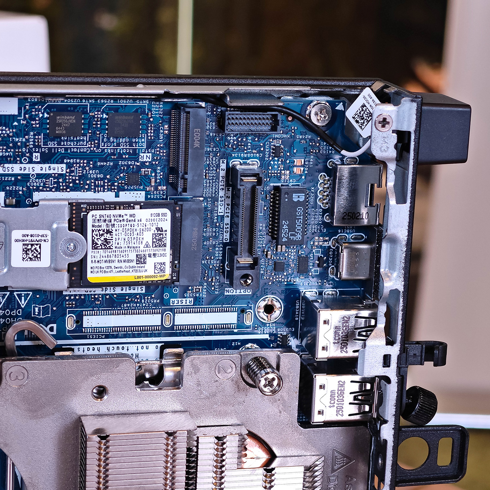 ภาพแกะกล่องสินค้า (Unboxing) แสดงสินค้าจริงและอุปกรณ์ภายในกล่อง ภาพที่ 8