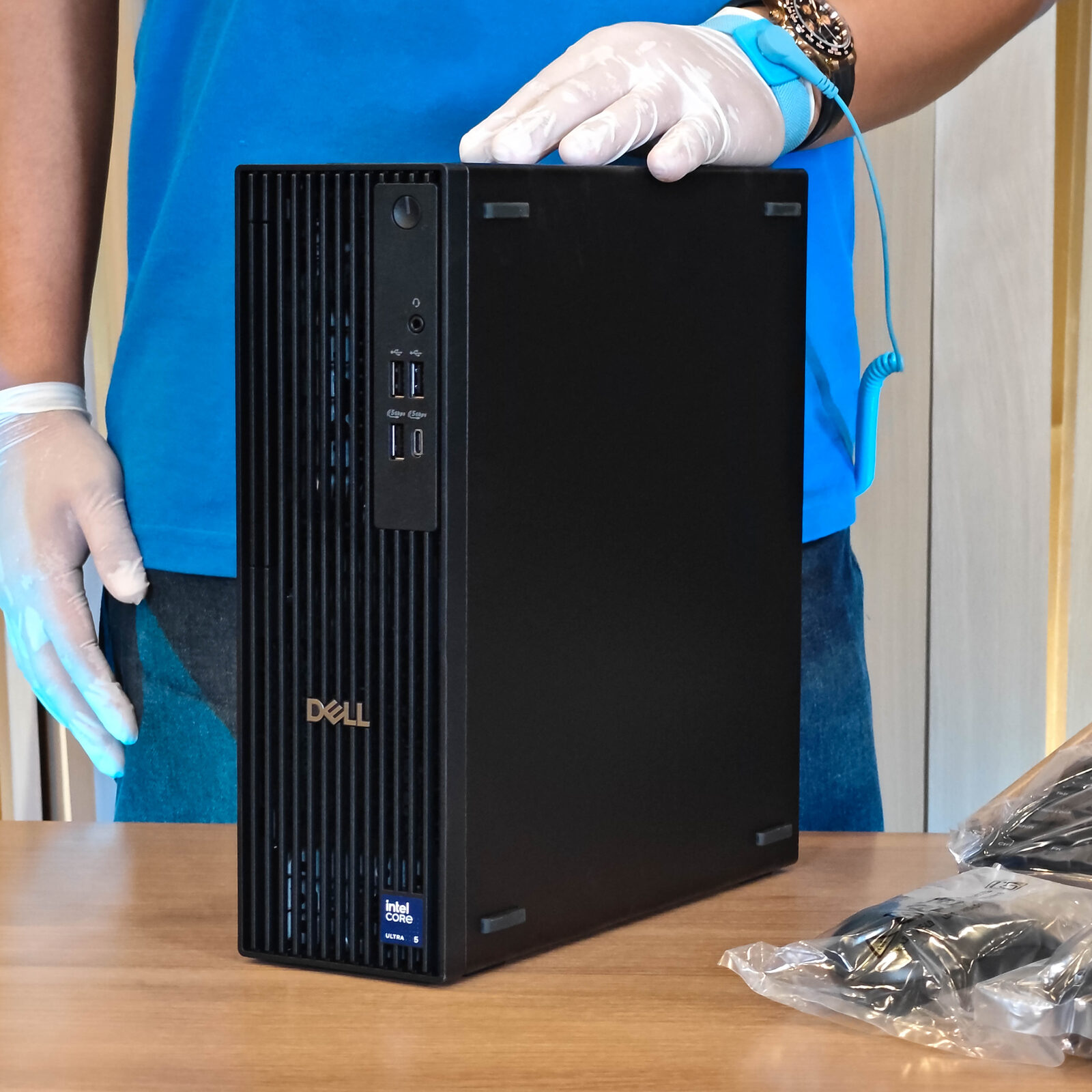 ภาพแกะกล่องสินค้า (Unboxing) แสดงสินค้าจริงและอุปกรณ์ภายในกล่อง ภาพที่ 1