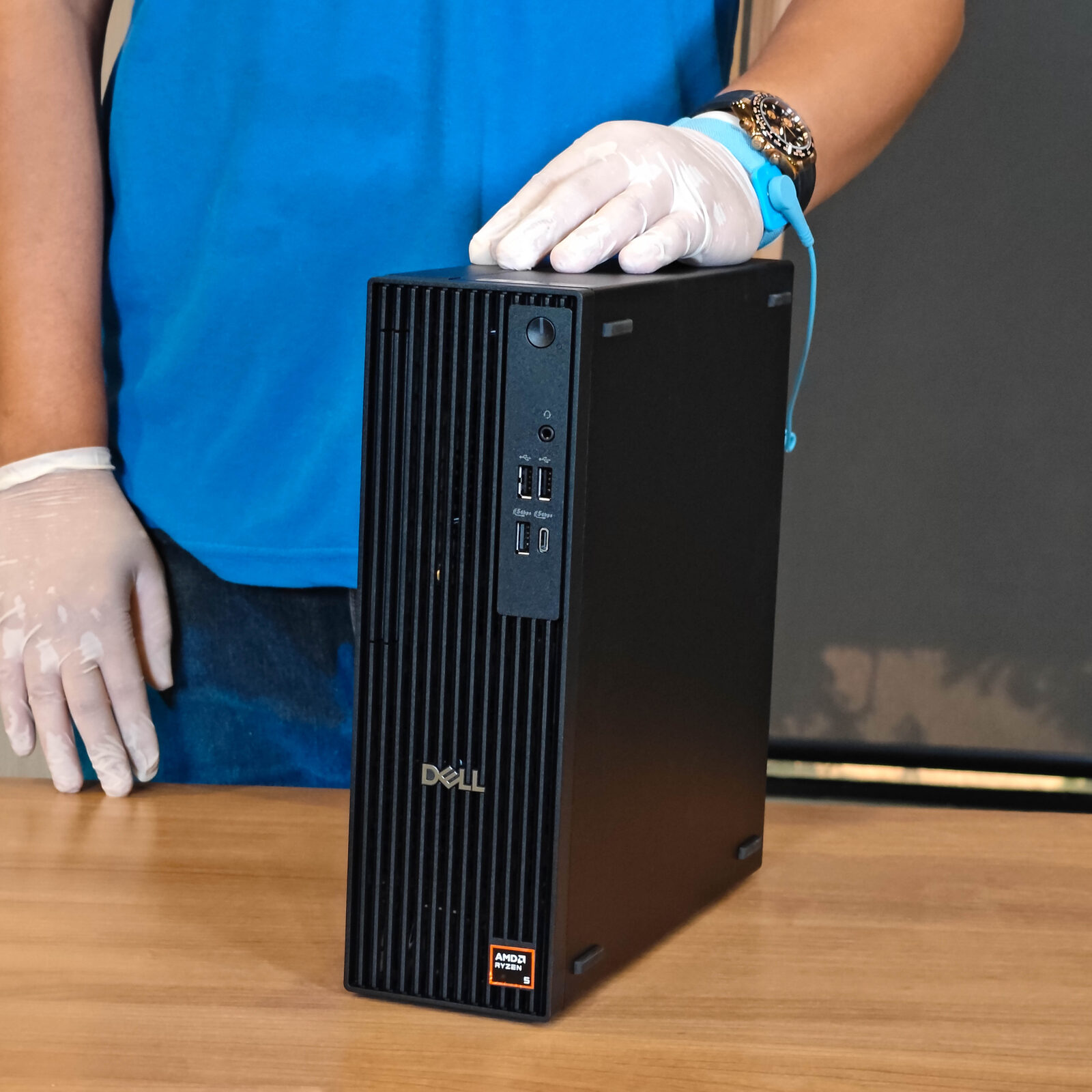 ภาพแกะกล่องสินค้า (Unboxing) แสดงสินค้าจริงและอุปกรณ์ภายในกล่อง ภาพที่ 2