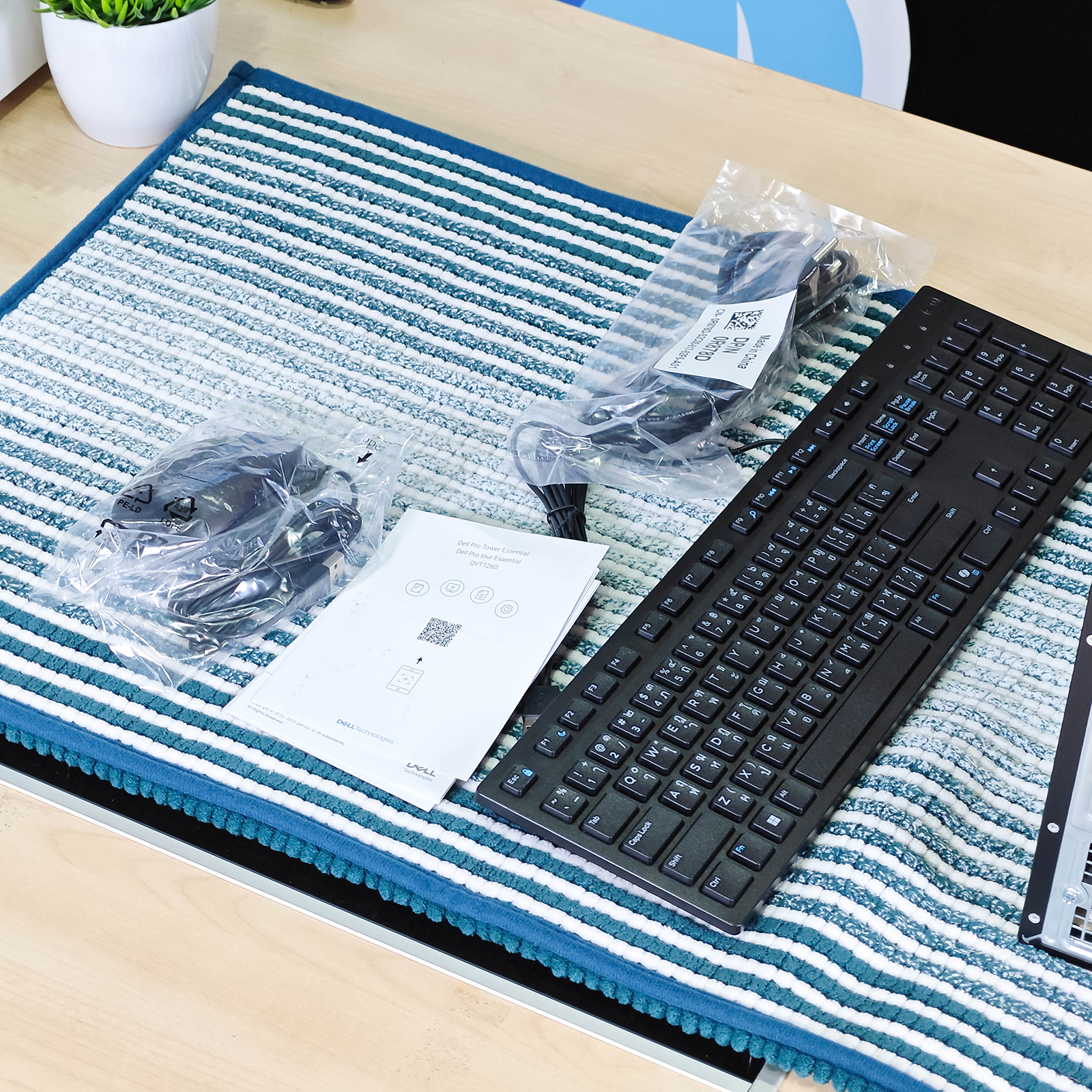 ภาพแกะกล่องสินค้า (Unboxing) แสดงสินค้าจริงและอุปกรณ์ภายในกล่อง ภาพที่ 8