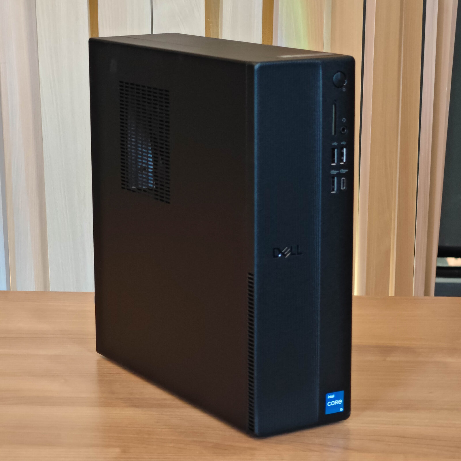 ภาพแกะกล่องสินค้า (Unboxing) แสดงสินค้าจริงและอุปกรณ์ภายในกล่อง ภาพที่ 2