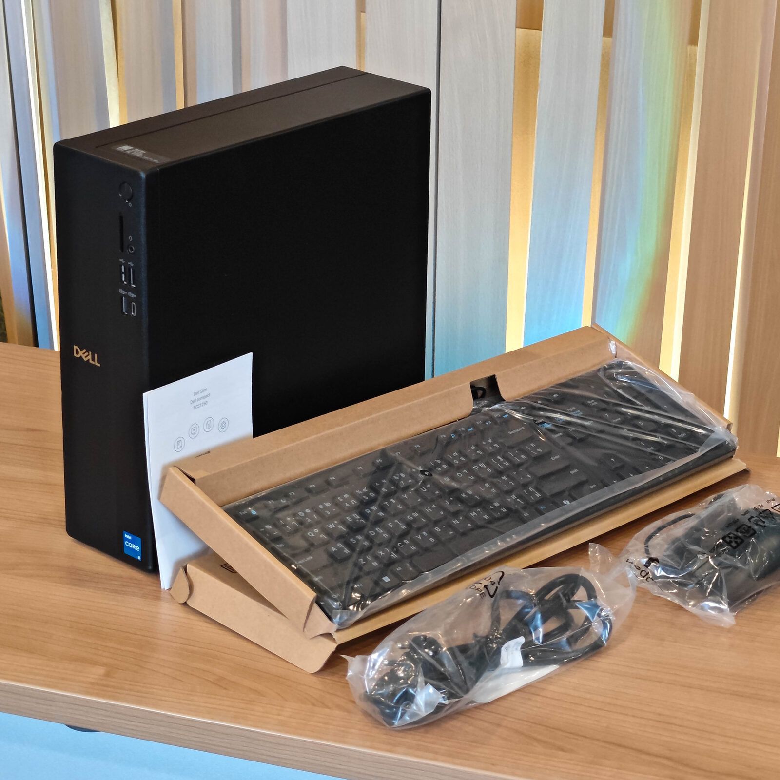 ภาพแกะกล่องสินค้า (Unboxing) แสดงสินค้าจริงและอุปกรณ์ภายในกล่อง ภาพที่ 4