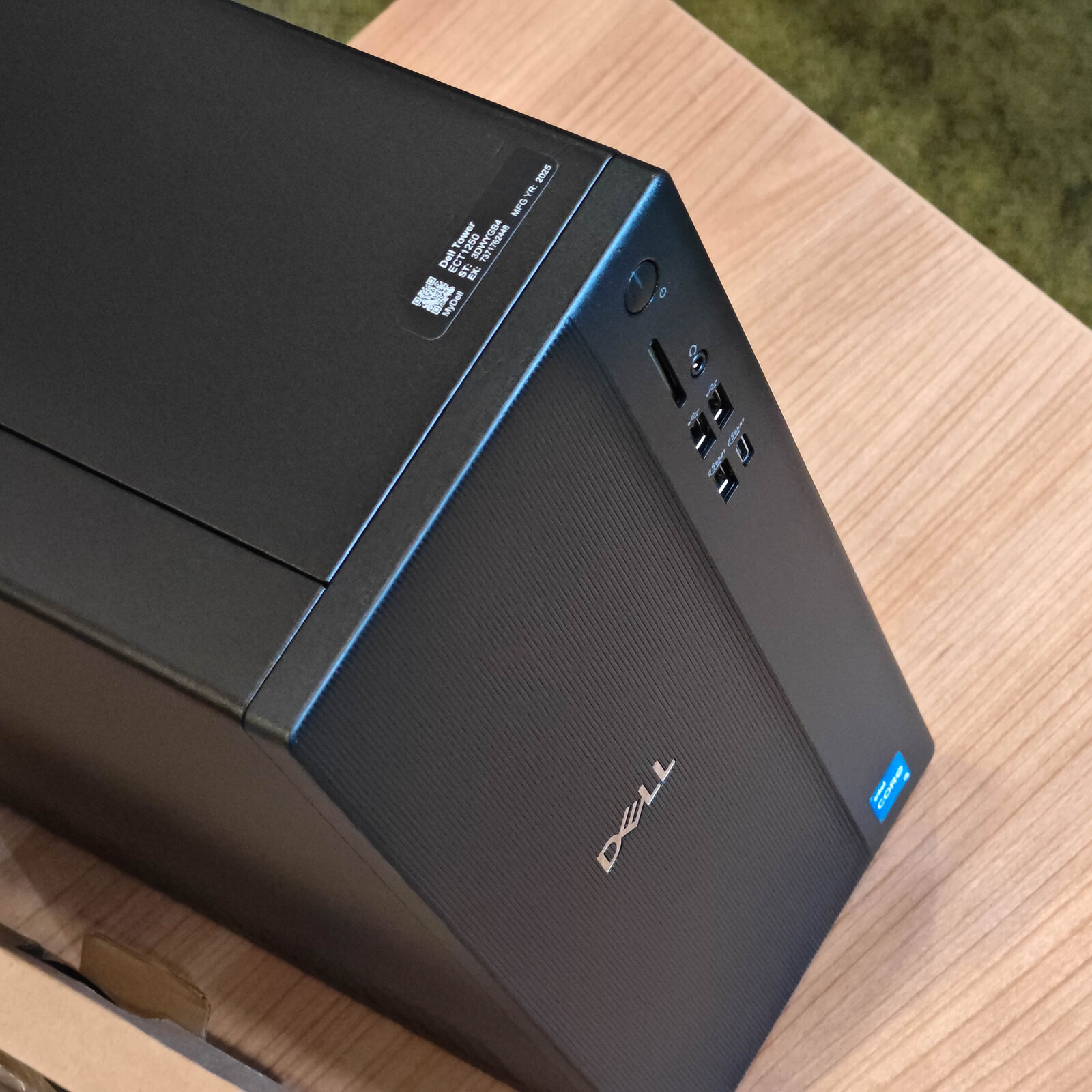 ภาพแกะกล่องสินค้า (Unboxing) แสดงสินค้าจริงและอุปกรณ์ภายในกล่อง ภาพที่ 2