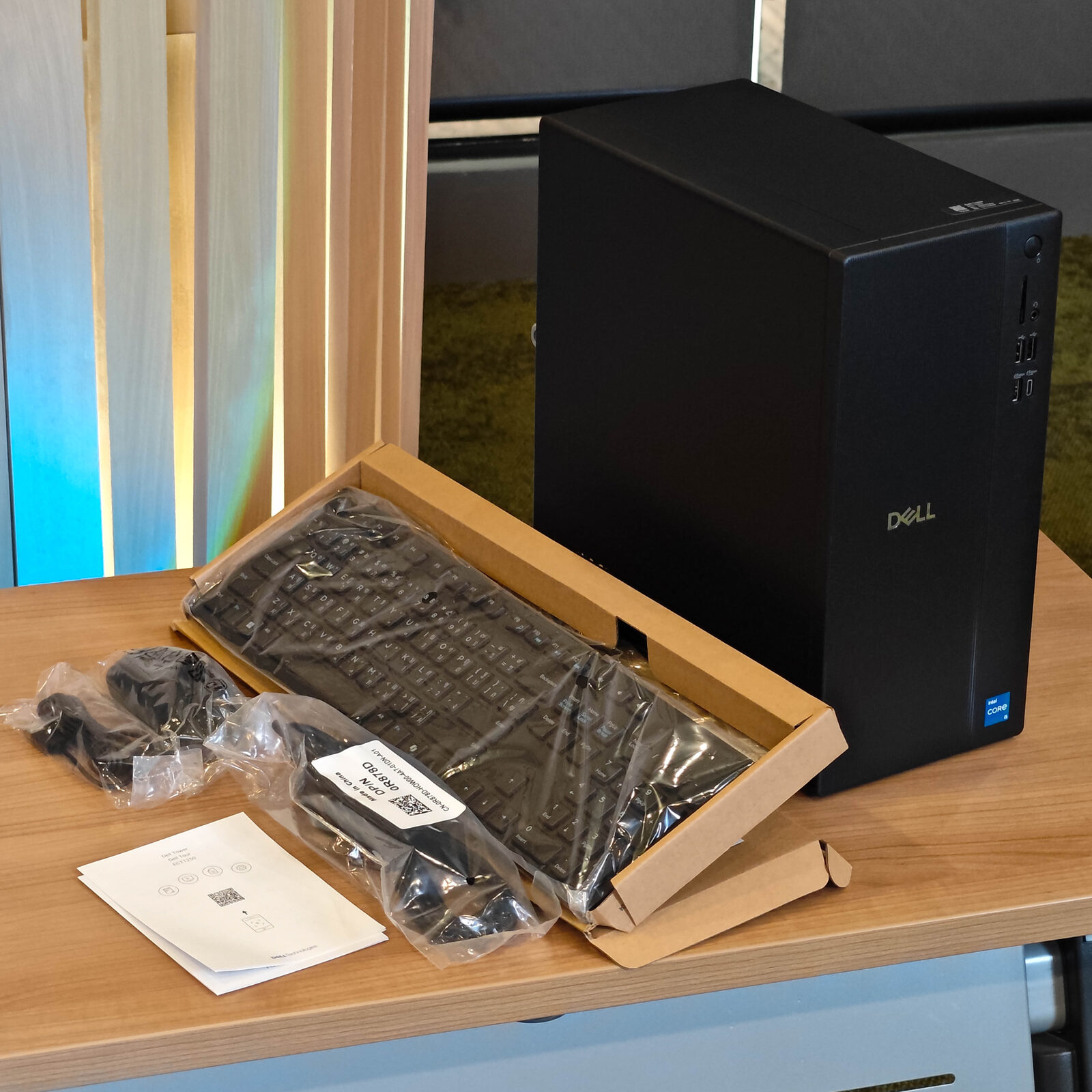 ภาพแกะกล่องสินค้า (Unboxing) แสดงสินค้าจริงและอุปกรณ์ภายในกล่อง ภาพที่ 4