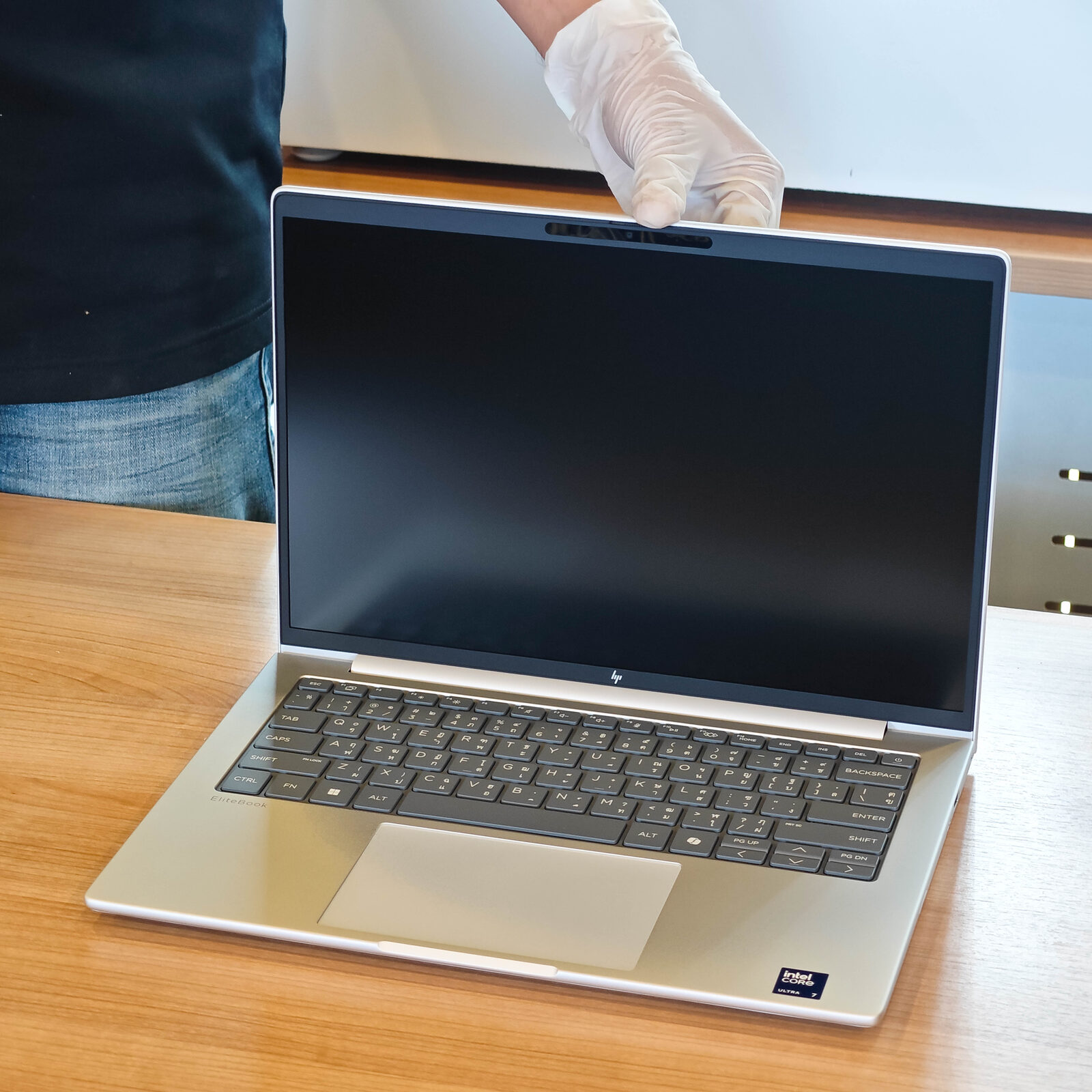 ภาพแกะกล่องสินค้า (Unboxing) แสดงสินค้าจริงและอุปกรณ์ภายในกล่อง ภาพที่ 1