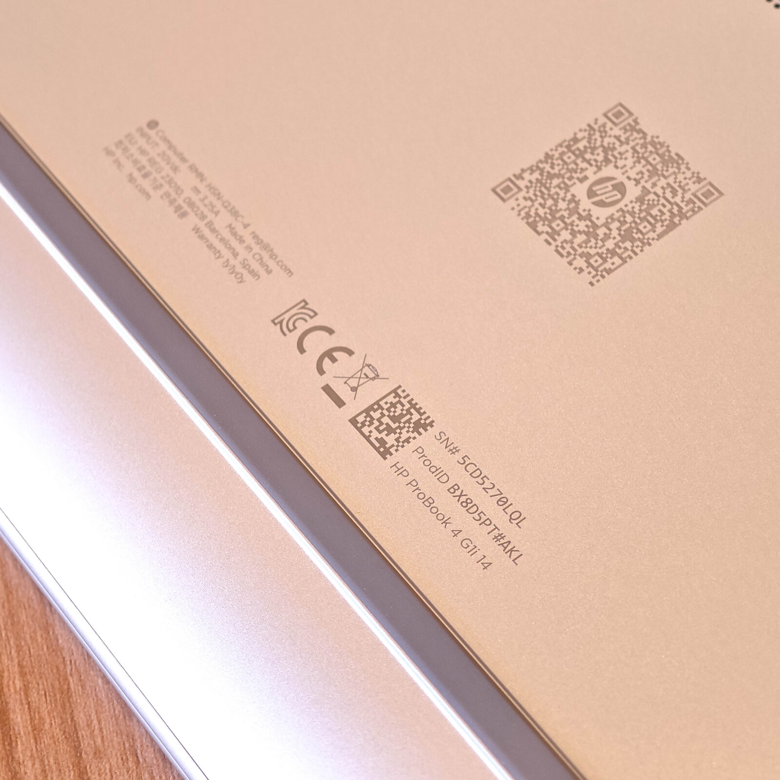 ภาพแกะกล่องสินค้า (Unboxing) แสดงสินค้าจริงและอุปกรณ์ภายในกล่อง ภาพที่ 10