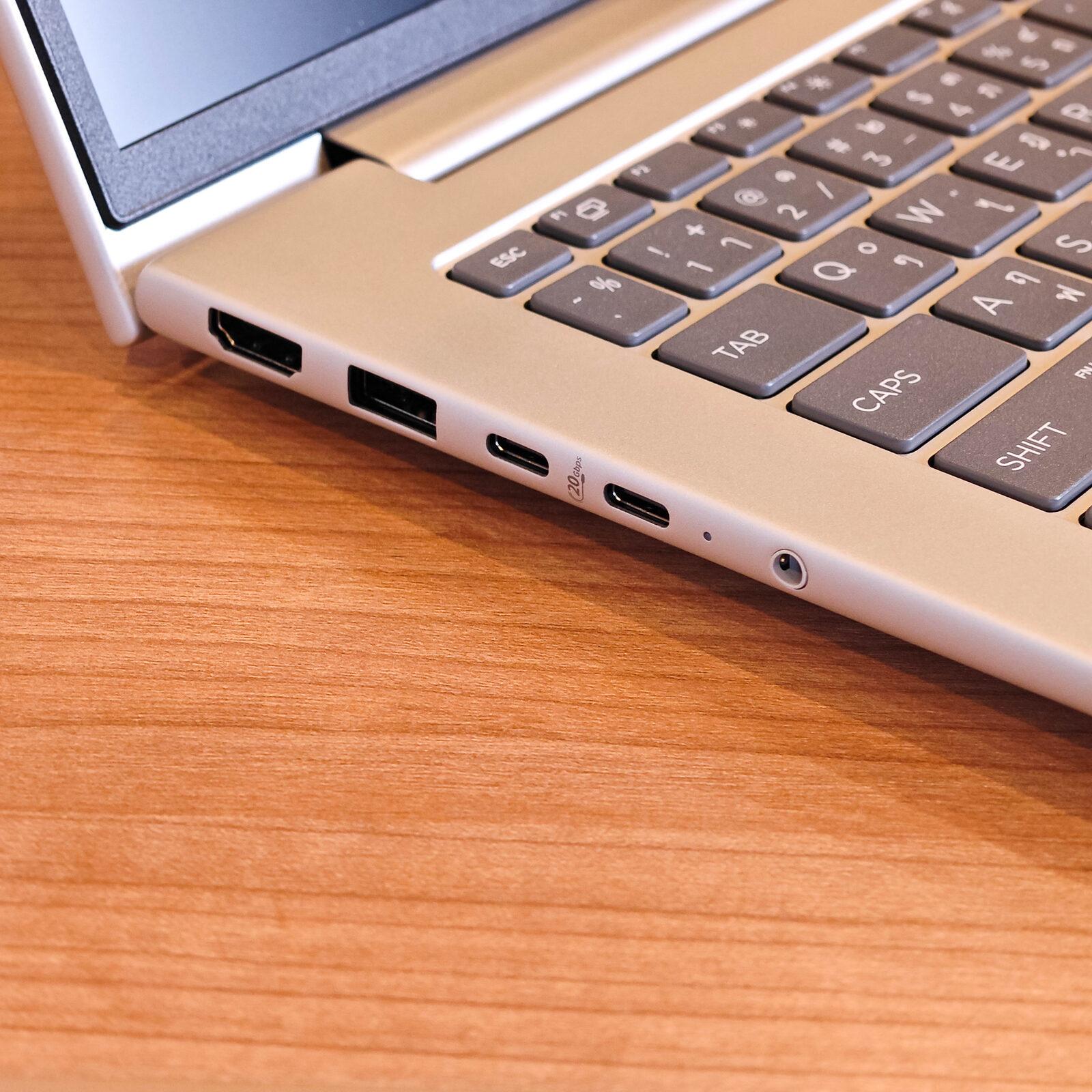 ภาพแกะกล่องสินค้า (Unboxing) แสดงสินค้าจริงและอุปกรณ์ภายในกล่อง ภาพที่ 5