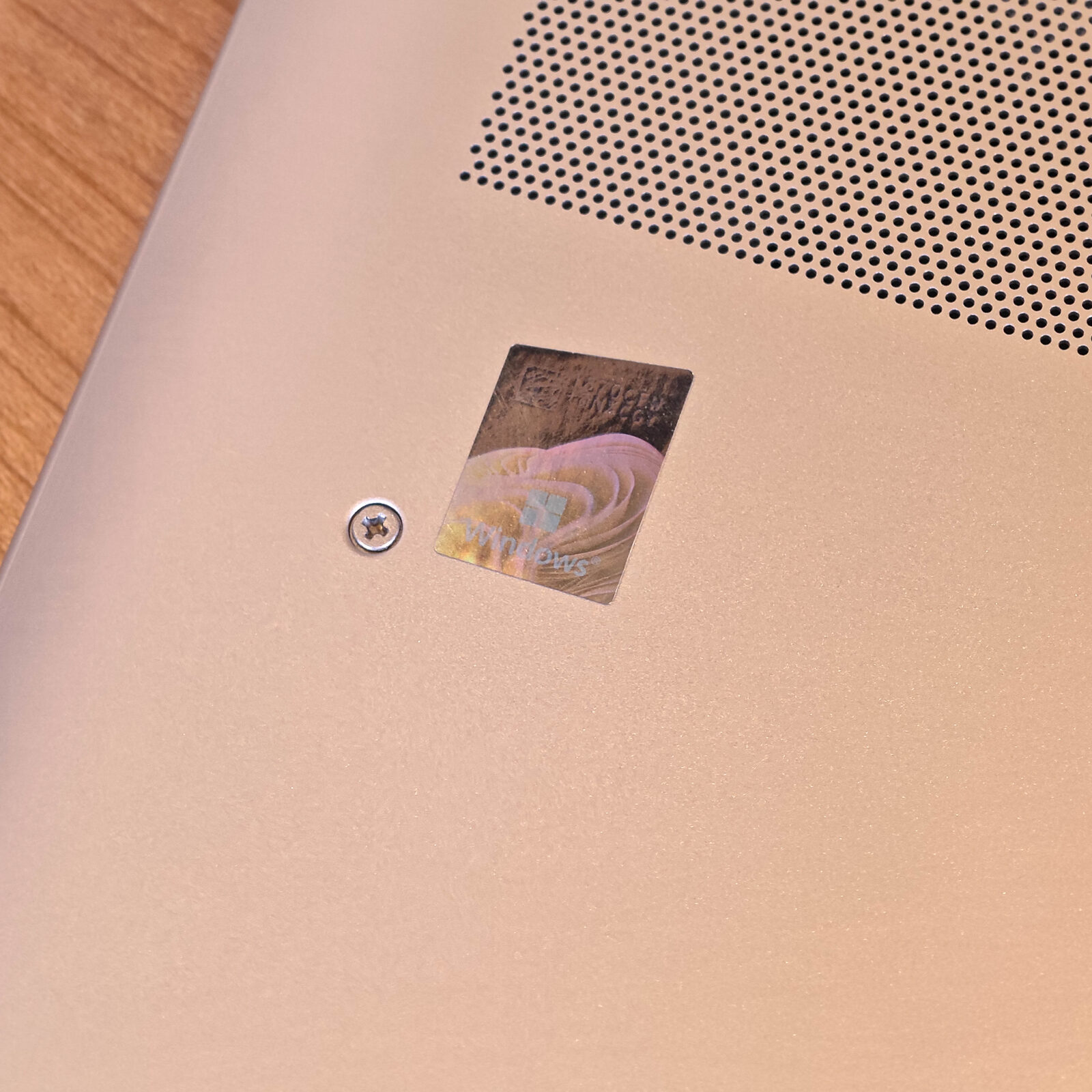 ภาพแกะกล่องสินค้า (Unboxing) แสดงสินค้าจริงและอุปกรณ์ภายในกล่อง ภาพที่ 9