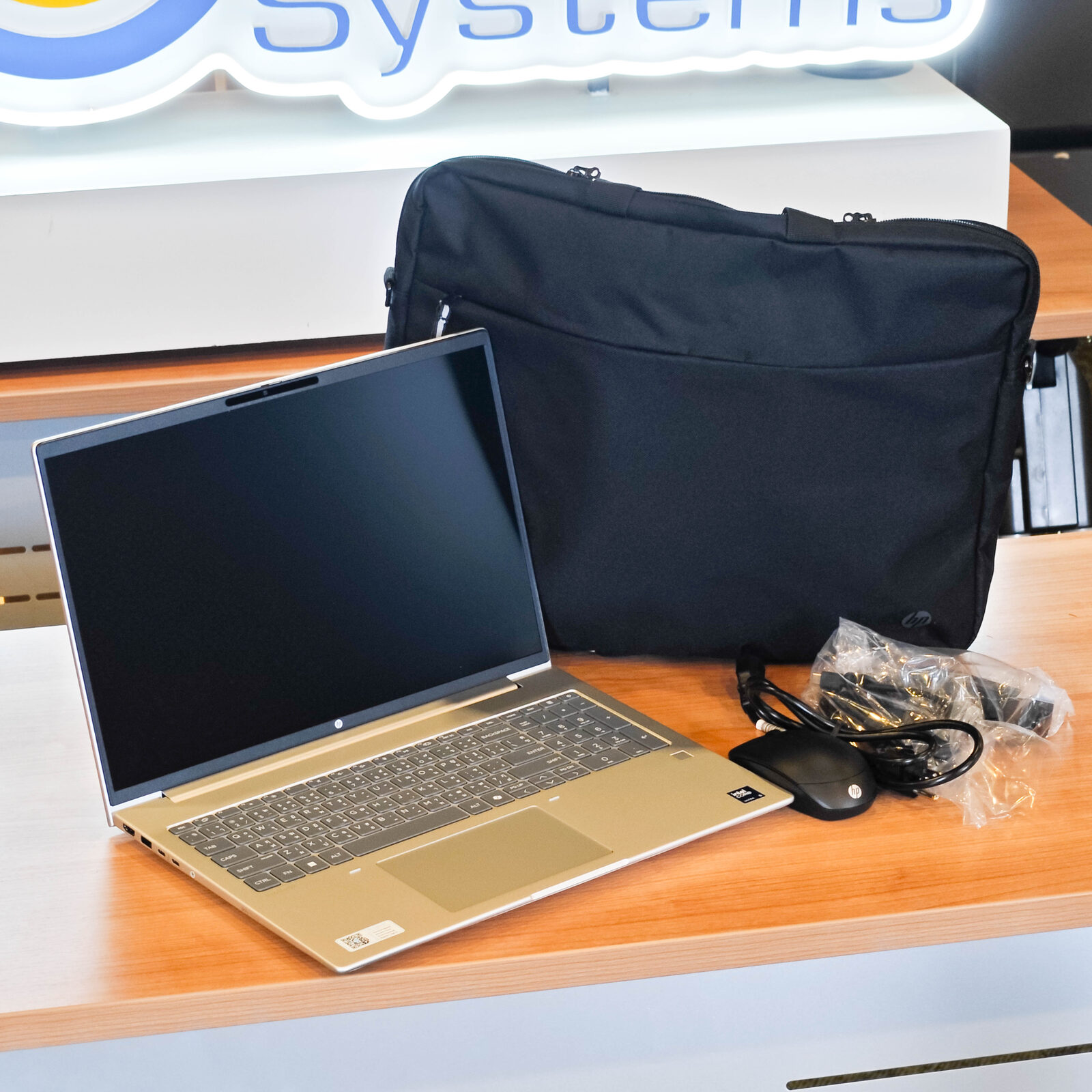 ภาพแกะกล่องสินค้า (Unboxing) แสดงสินค้าจริงและอุปกรณ์ภายในกล่อง ภาพที่ 2