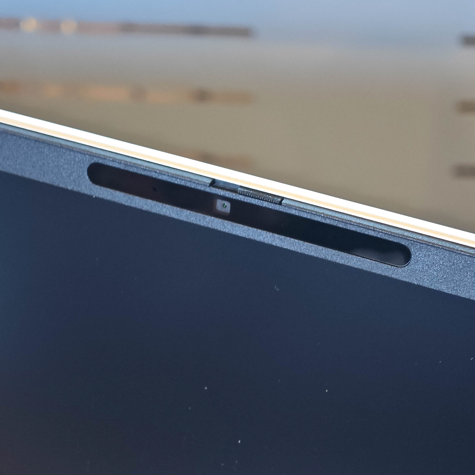 ภาพแกะกล่องสินค้า (Unboxing) แสดงสินค้าจริงและอุปกรณ์ภายในกล่อง ภาพที่ 6