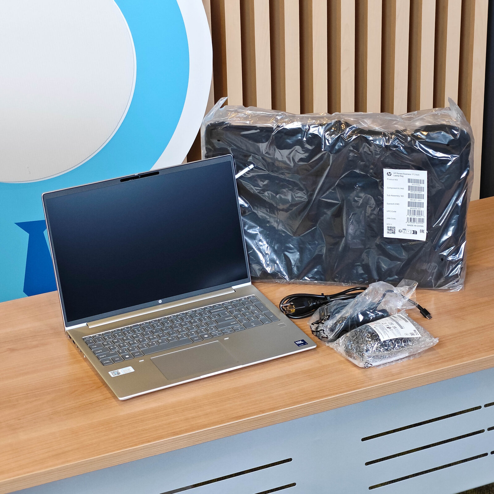 ภาพแกะกล่องสินค้า (Unboxing) แสดงสินค้าจริงและอุปกรณ์ภายในกล่อง ภาพที่ 3