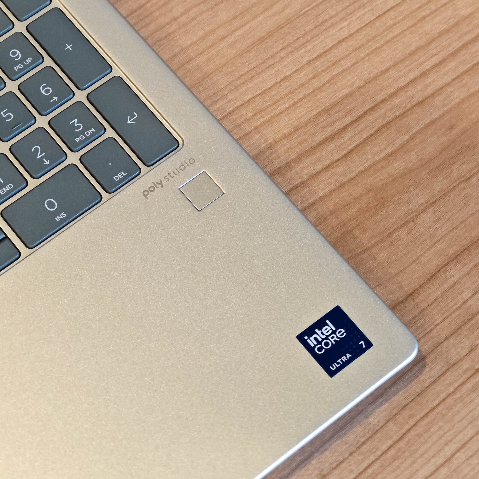 ภาพแกะกล่องสินค้า (Unboxing) แสดงสินค้าจริงและอุปกรณ์ภายในกล่อง ภาพที่ 7