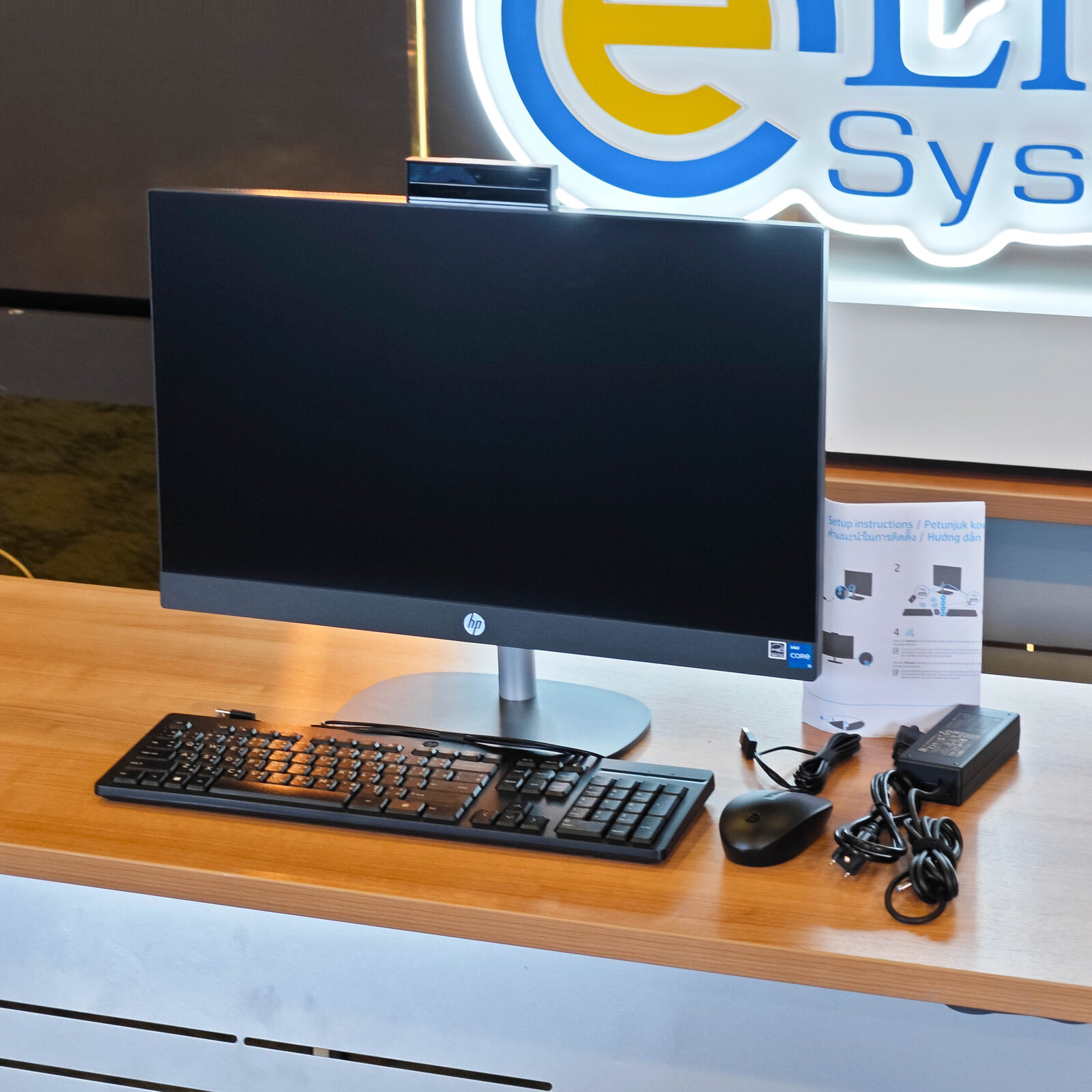 ภาพแกะกล่องสินค้า (Unboxing) แสดงสินค้าจริงและอุปกรณ์ภายในกล่อง ภาพที่ 2