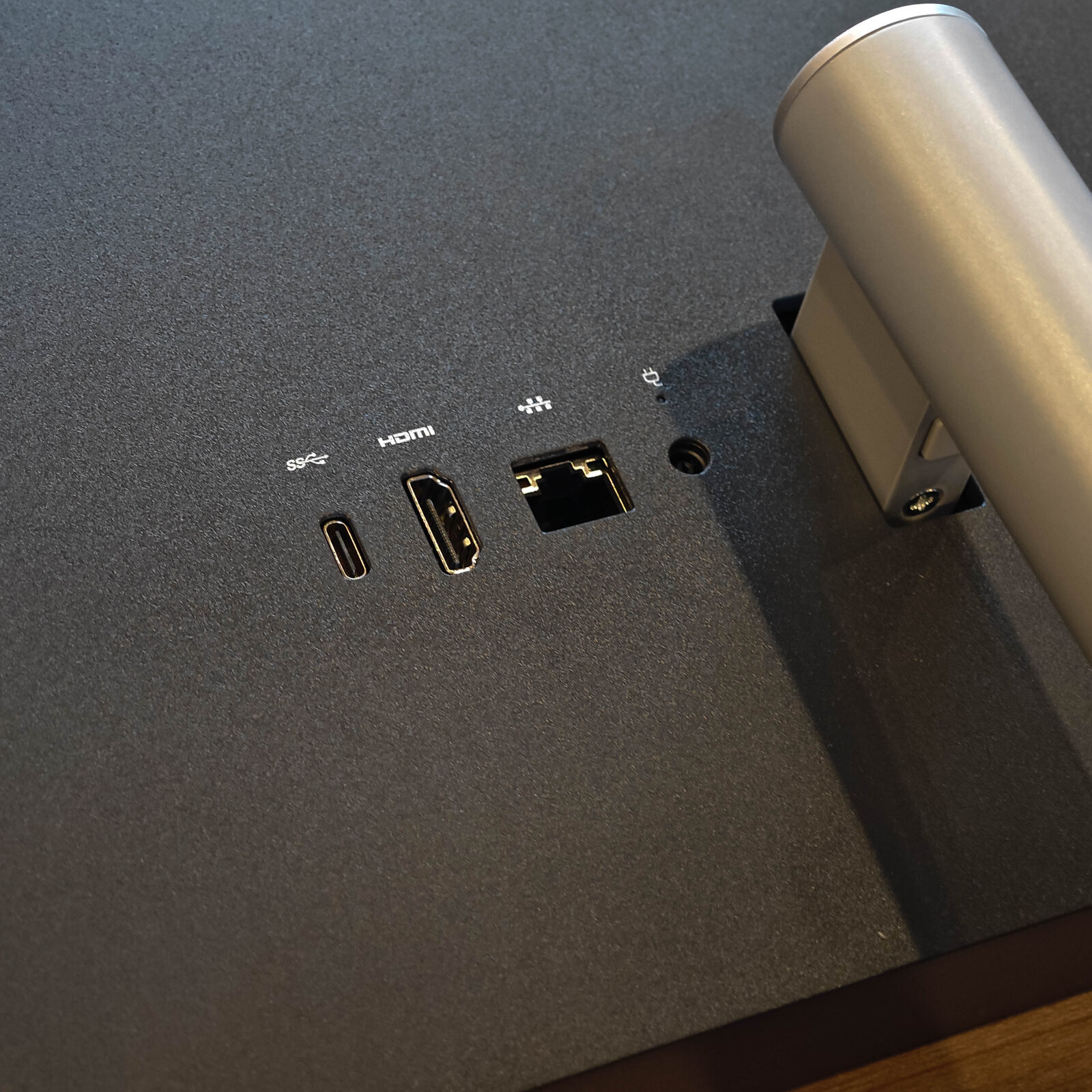 ภาพแกะกล่องสินค้า (Unboxing) แสดงสินค้าจริงและอุปกรณ์ภายในกล่อง ภาพที่ 8