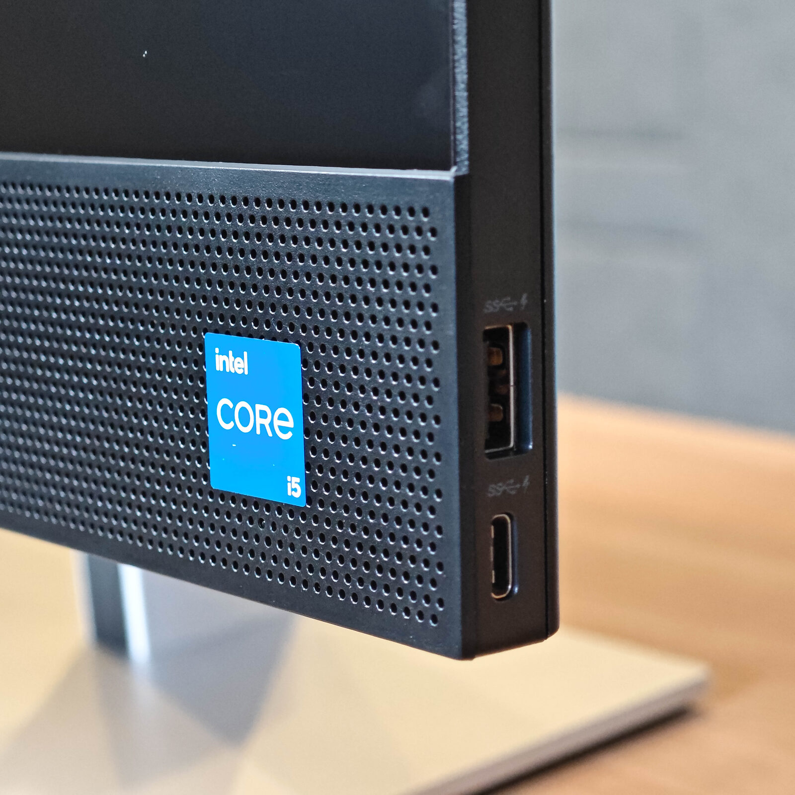 ภาพแกะกล่องสินค้า (Unboxing) แสดงสินค้าจริงและอุปกรณ์ภายในกล่อง ภาพที่ 4