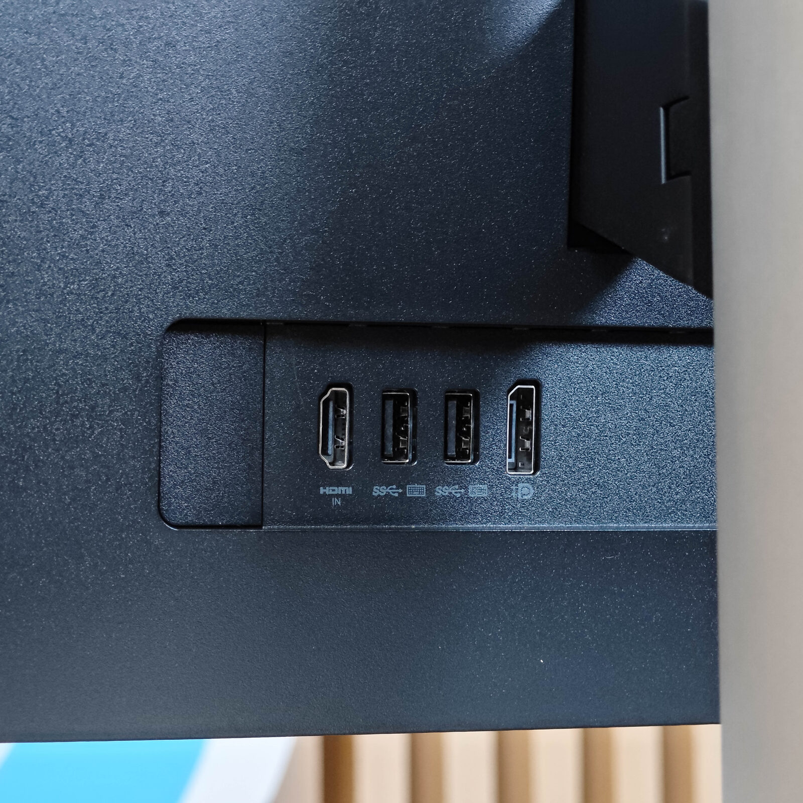 ภาพแกะกล่องสินค้า (Unboxing) แสดงสินค้าจริงและอุปกรณ์ภายในกล่อง ภาพที่ 7