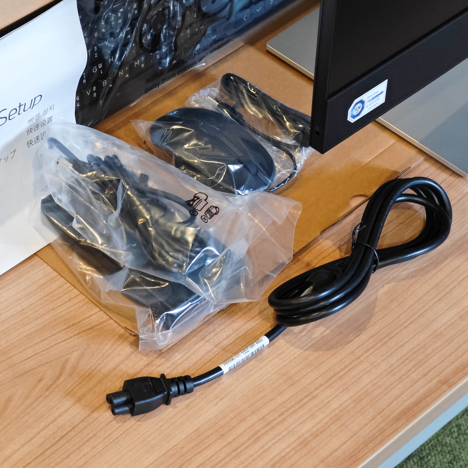 ภาพแกะกล่องสินค้า (Unboxing) แสดงสินค้าจริงและอุปกรณ์ภายในกล่อง ภาพที่ 8