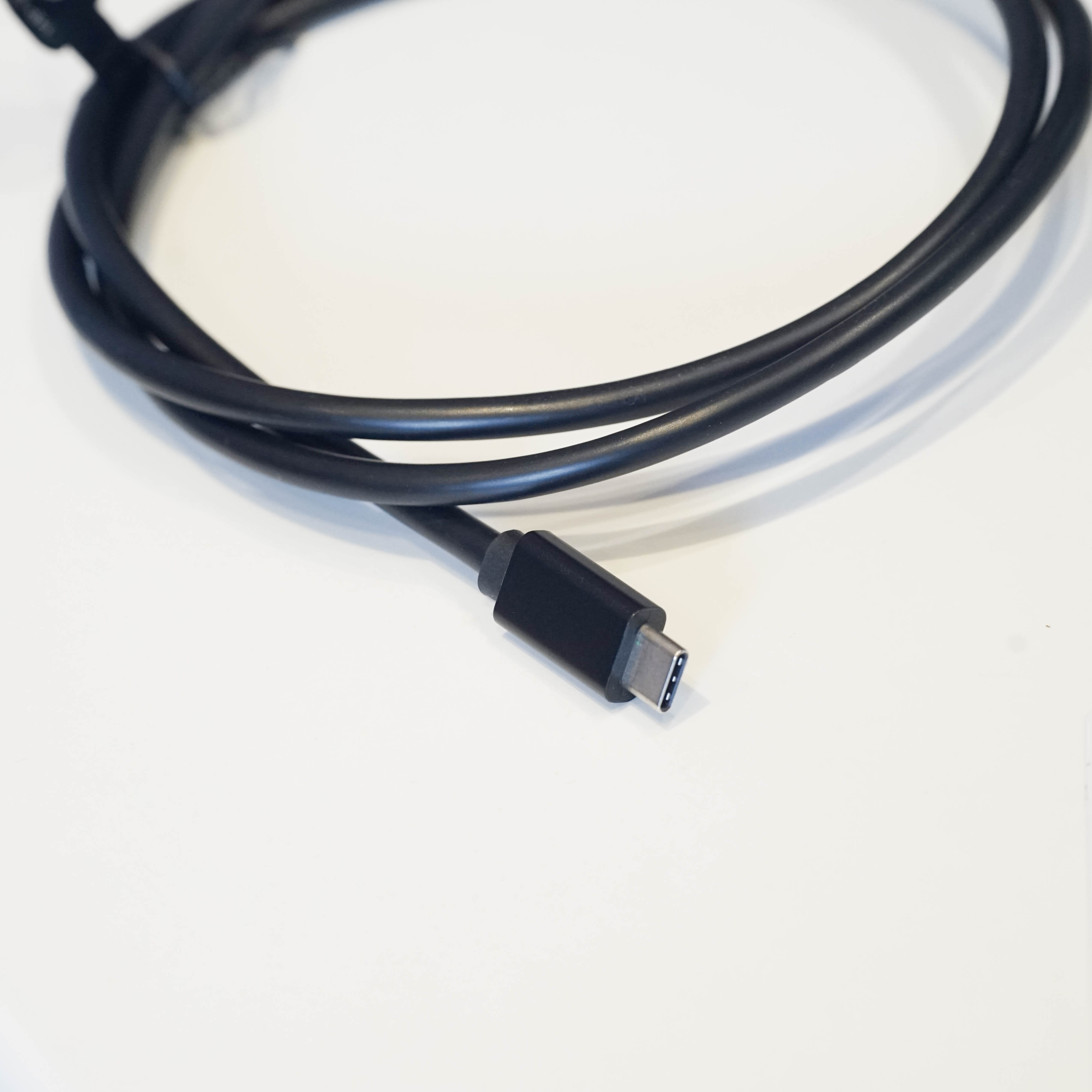 ภาพแกะกล่องสินค้า (Unboxing) แสดงสินค้าจริงและอุปกรณ์ภายในกล่อง ภาพที่ 8