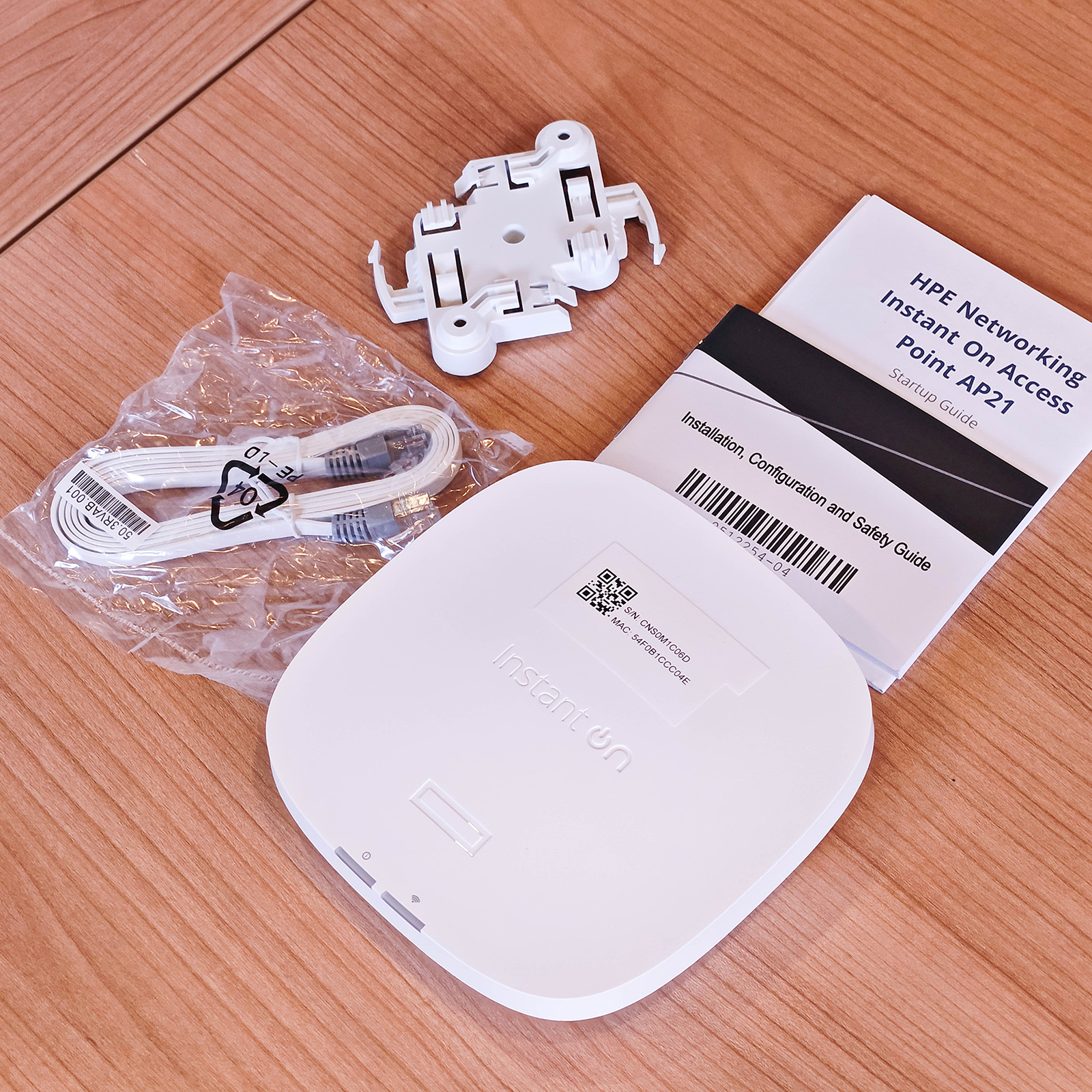 ภาพแกะกล่องสินค้า (Unboxing) แสดงสินค้าจริงและอุปกรณ์ภายในกล่อง ภาพที่ 2