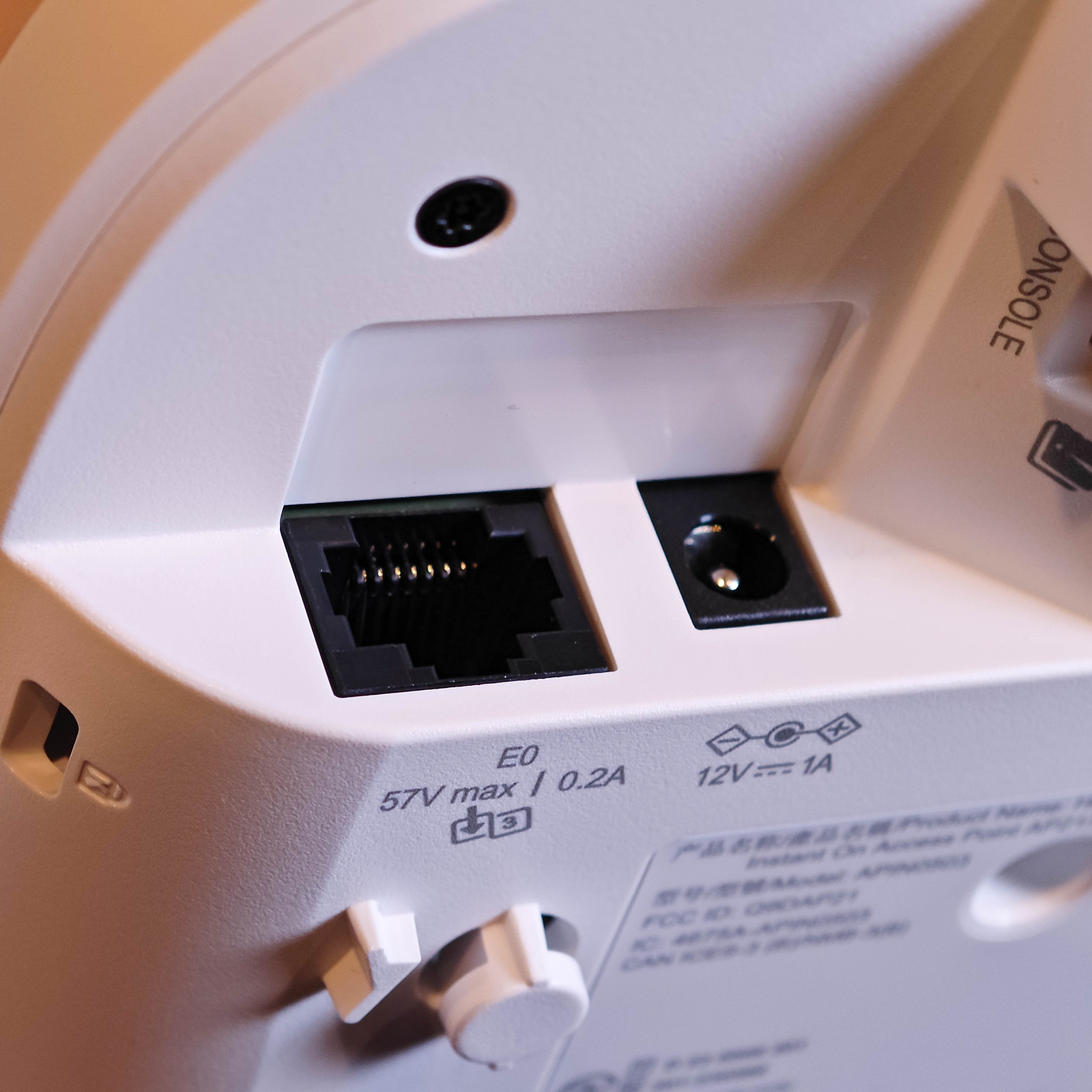 ภาพแกะกล่องสินค้า (Unboxing) แสดงสินค้าจริงและอุปกรณ์ภายในกล่อง ภาพที่ 3