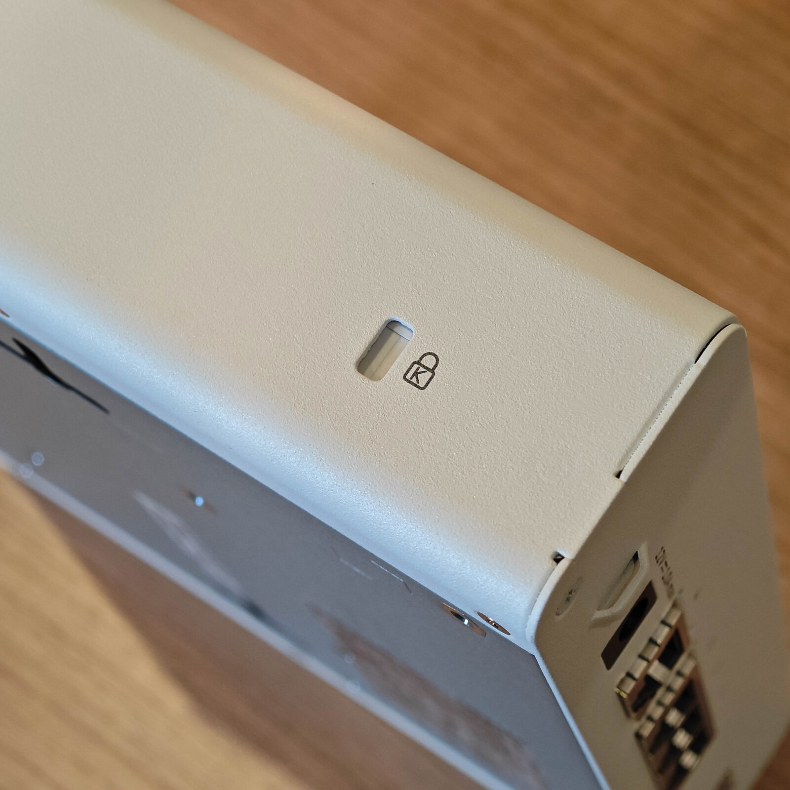 ภาพแกะกล่องสินค้า (Unboxing) แสดงสินค้าจริงและอุปกรณ์ภายในกล่อง ภาพที่ 3