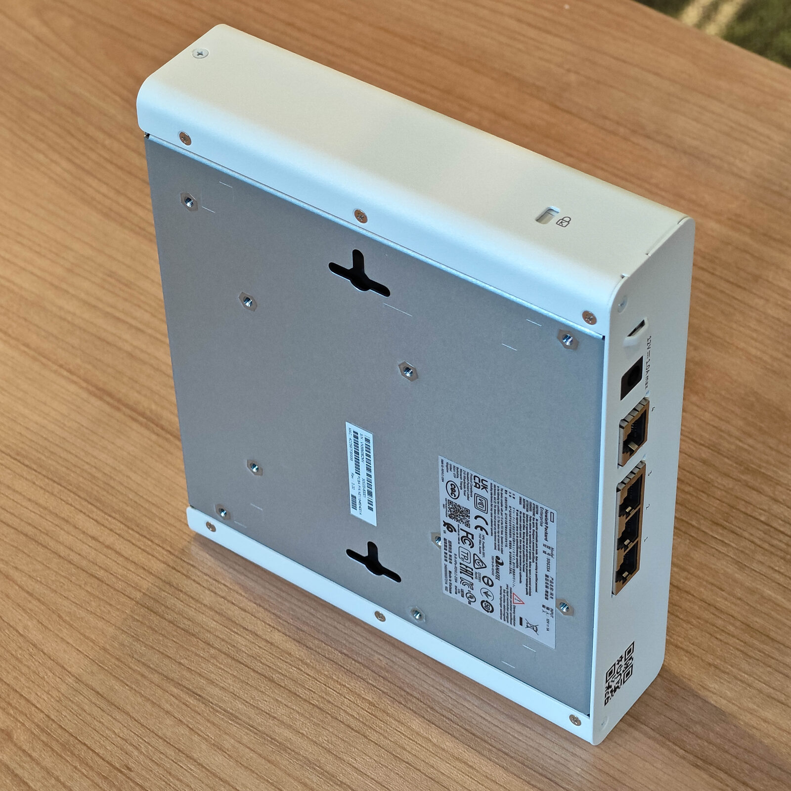 ภาพแกะกล่องสินค้า (Unboxing) แสดงสินค้าจริงและอุปกรณ์ภายในกล่อง ภาพที่ 4